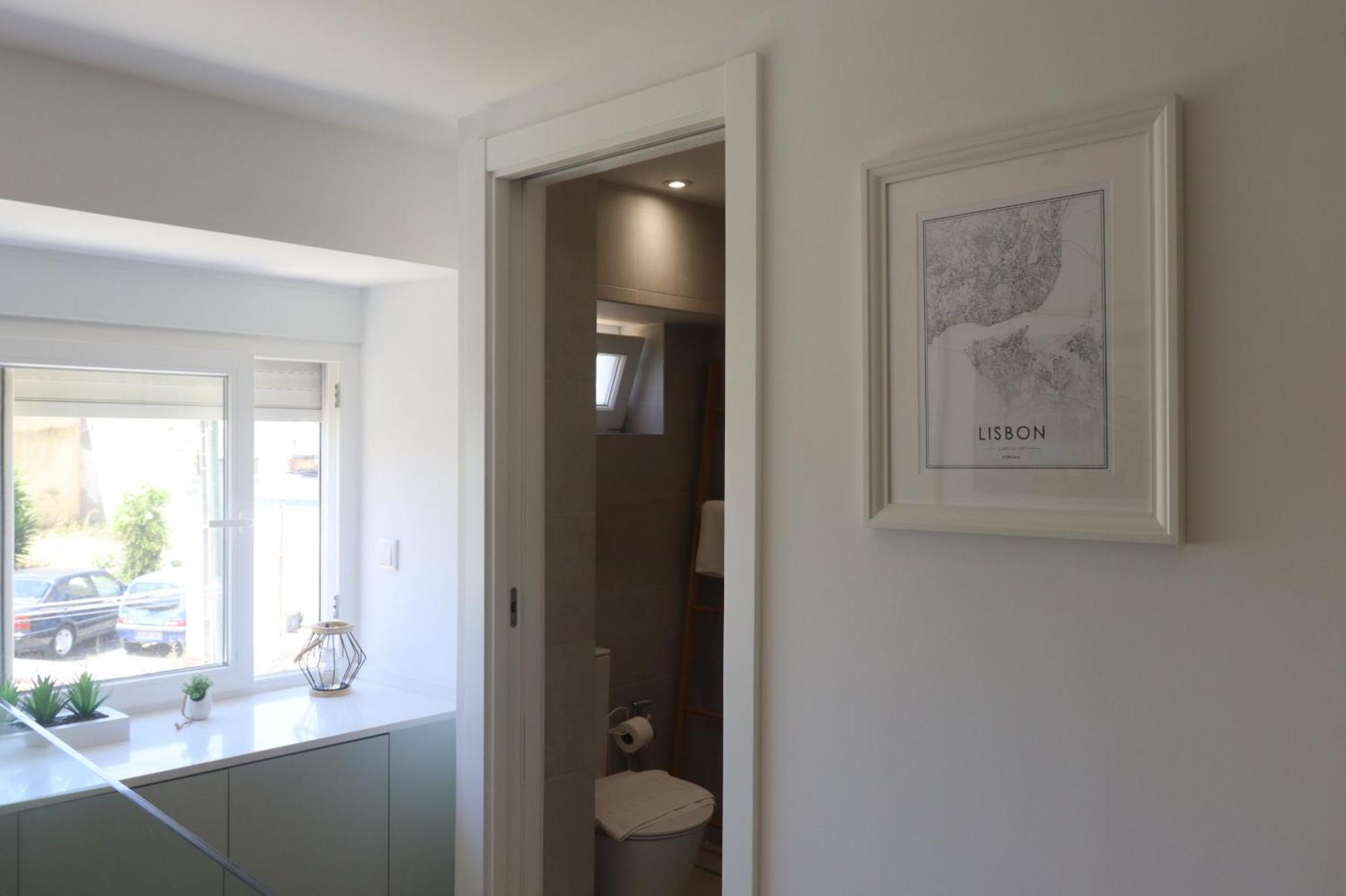 Lisbon, T2 Renewed Duplex With River View, Beato, Appartement Lisboa