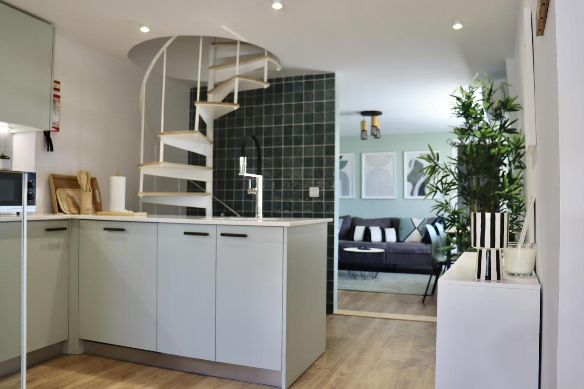 Lisbon, T2 Renewed Duplex With River View, Beato, Lisboa