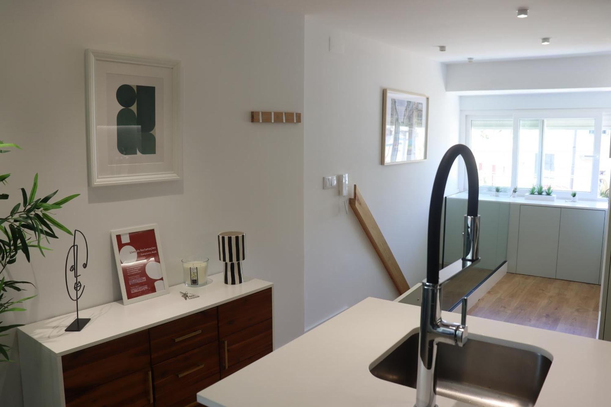 Lisbon, T2 Renewed Duplex With River View, Beato, Appartement