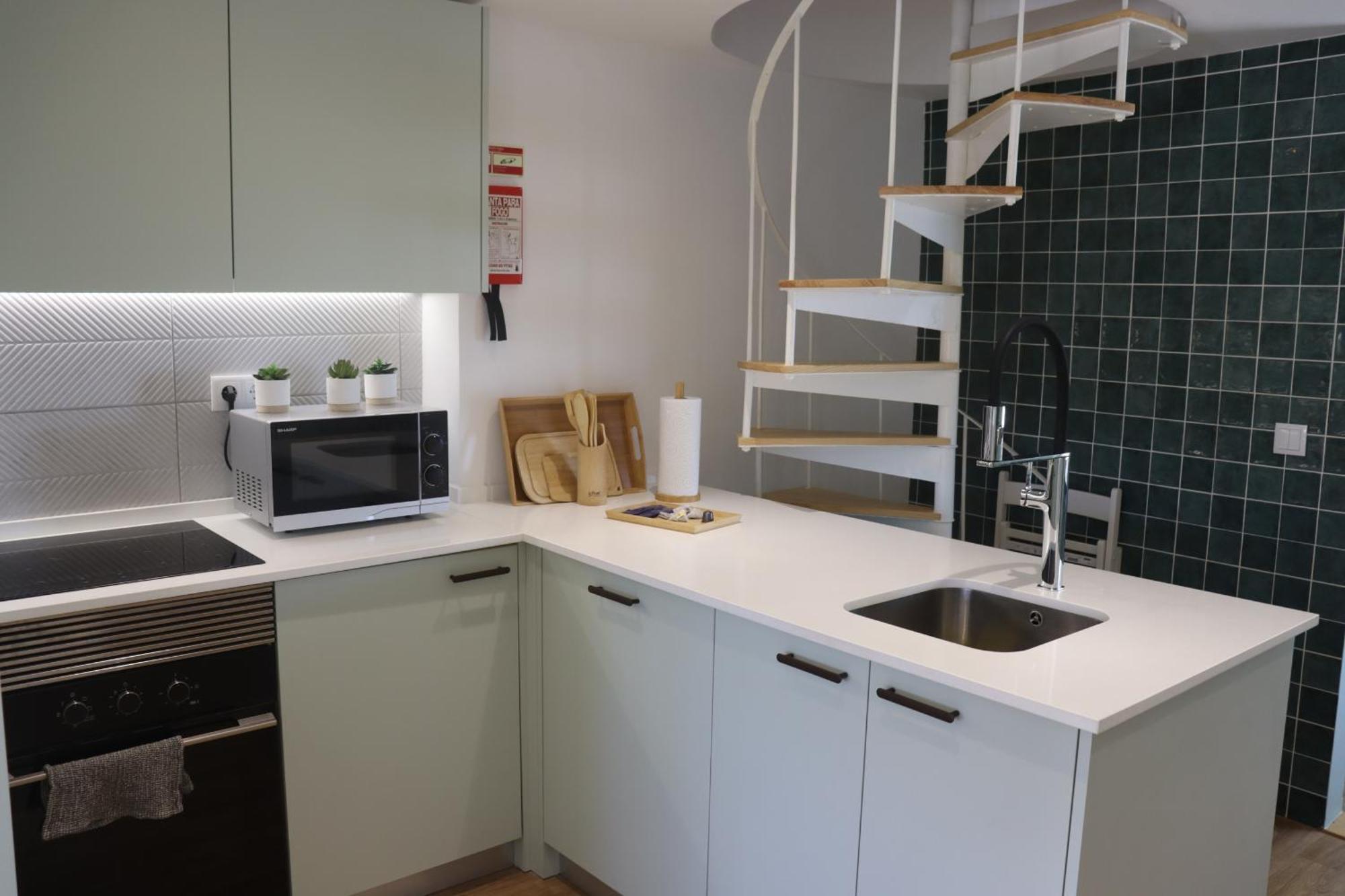 Lisbon, T2 Renewed Duplex With River View, Beato, Appartement Lisboa