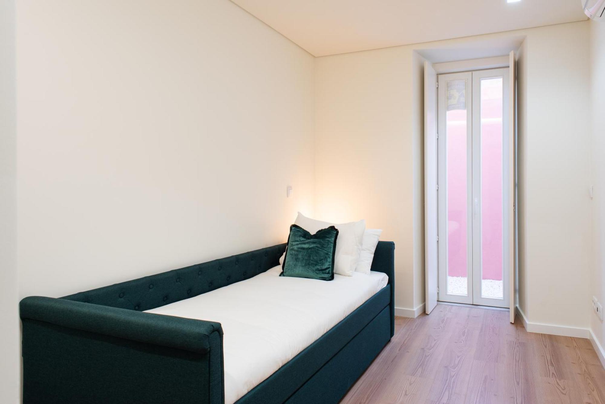 Appartement Pardal 15 - Boutique 2 Bed With Free Parking Nearby Lissabon