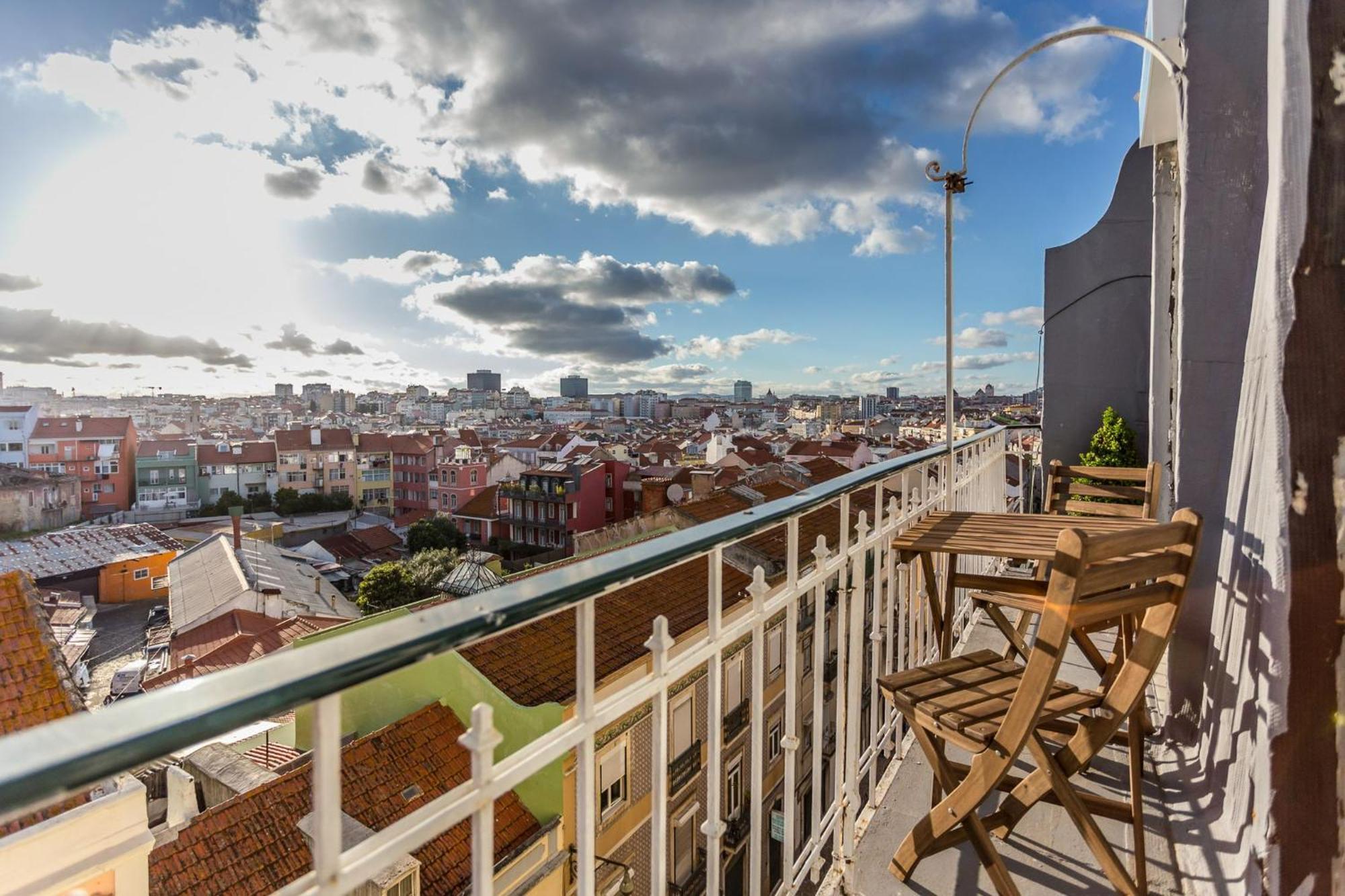 Charming Flat With 2 Bedrooms On Lisbon's 7th Hill Apartment *