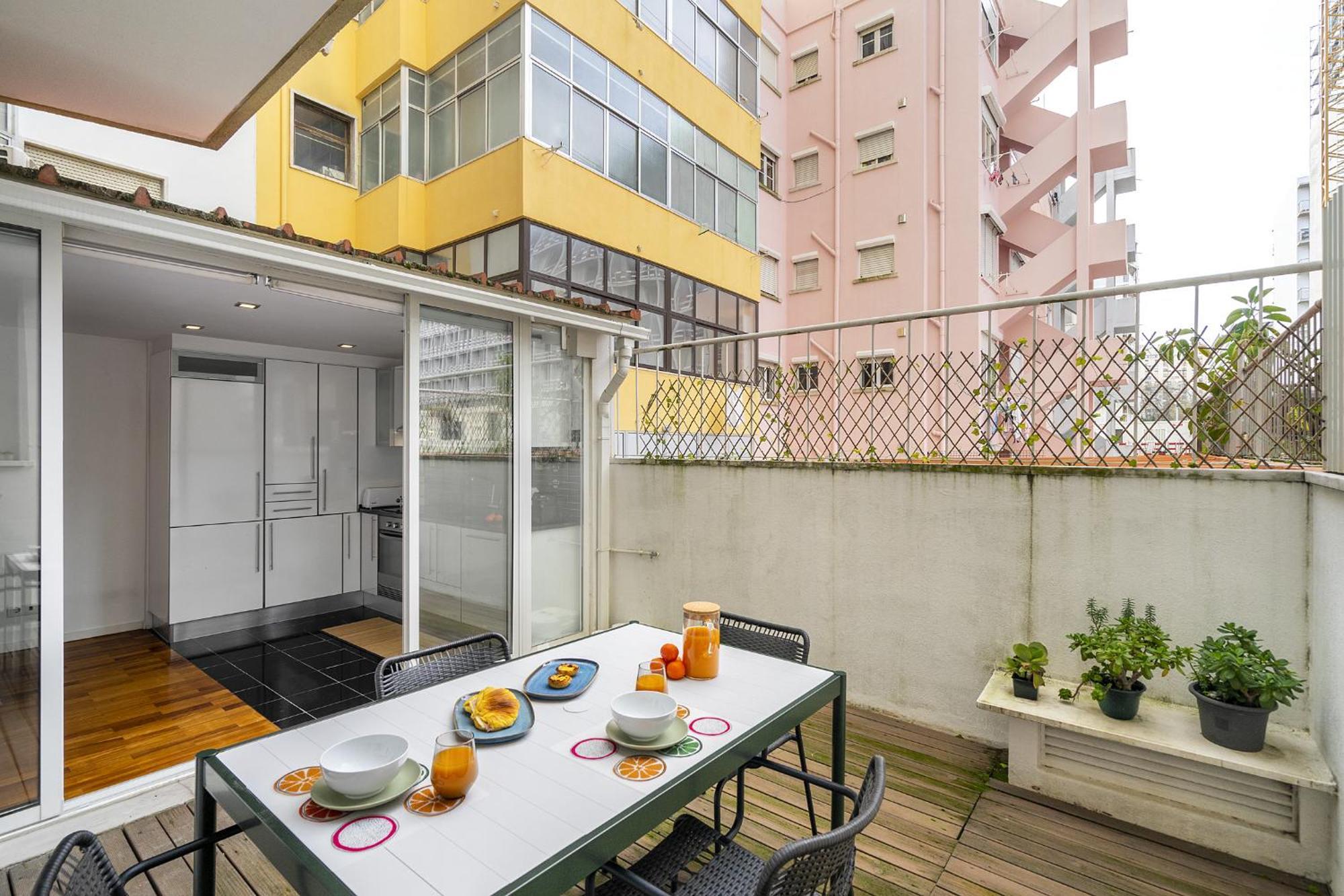 Whome Serenity: Entrecampos Terrace Haven Lisboa