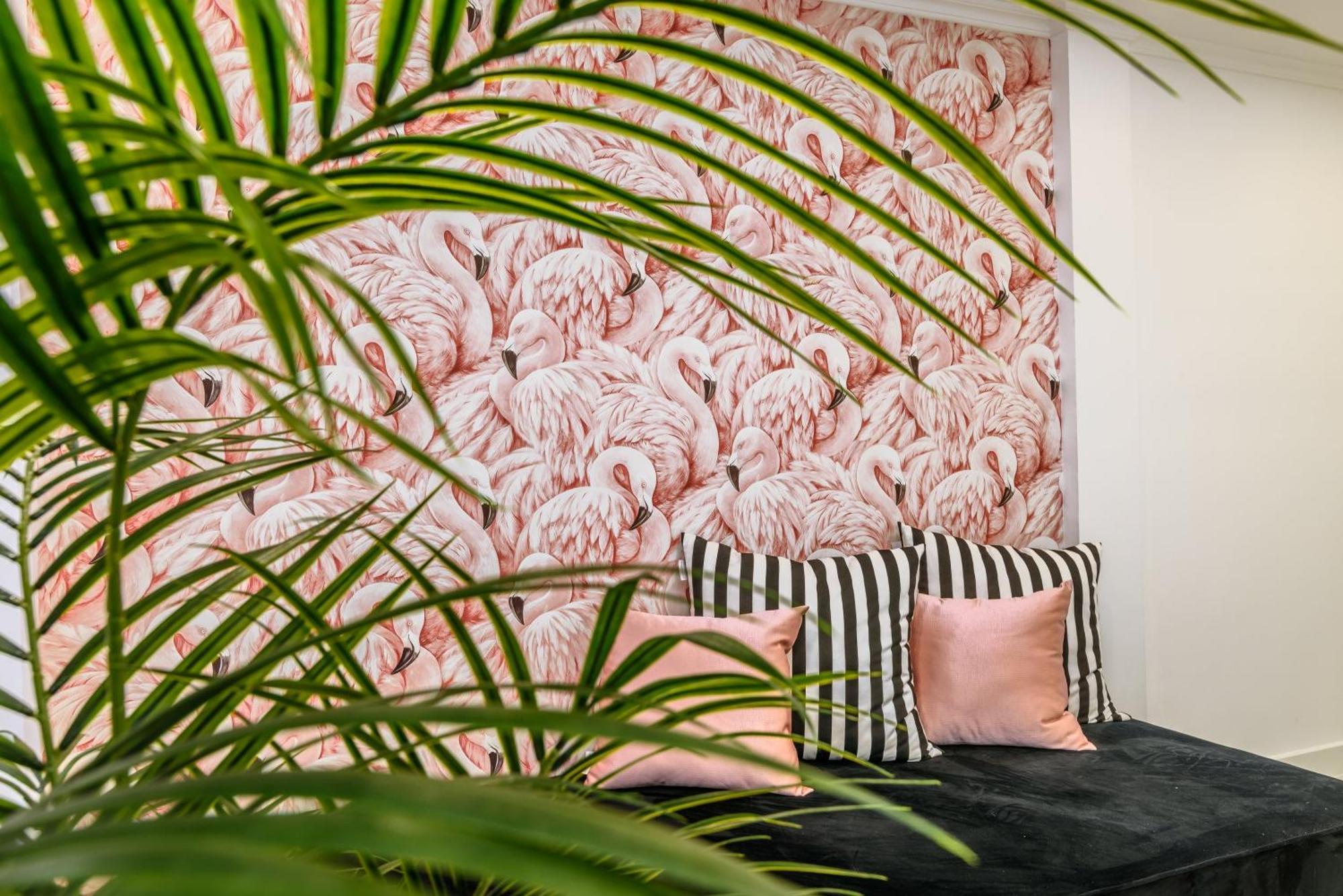 Whome Chic Escape: Your Stylish Haven In Downtown Appartement *