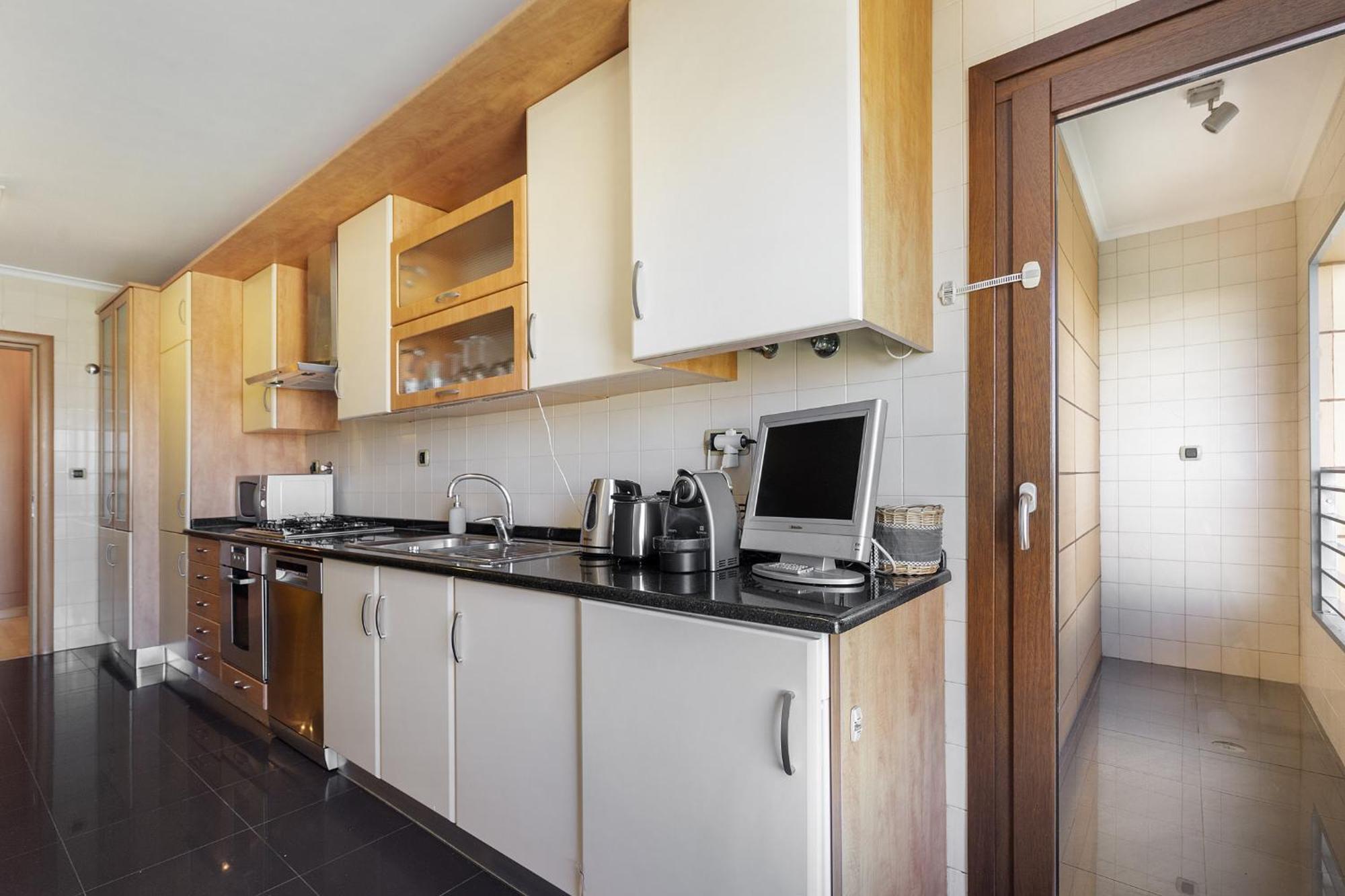 Spacious 2br With Free Parking In By Soulplaces Apartment *
