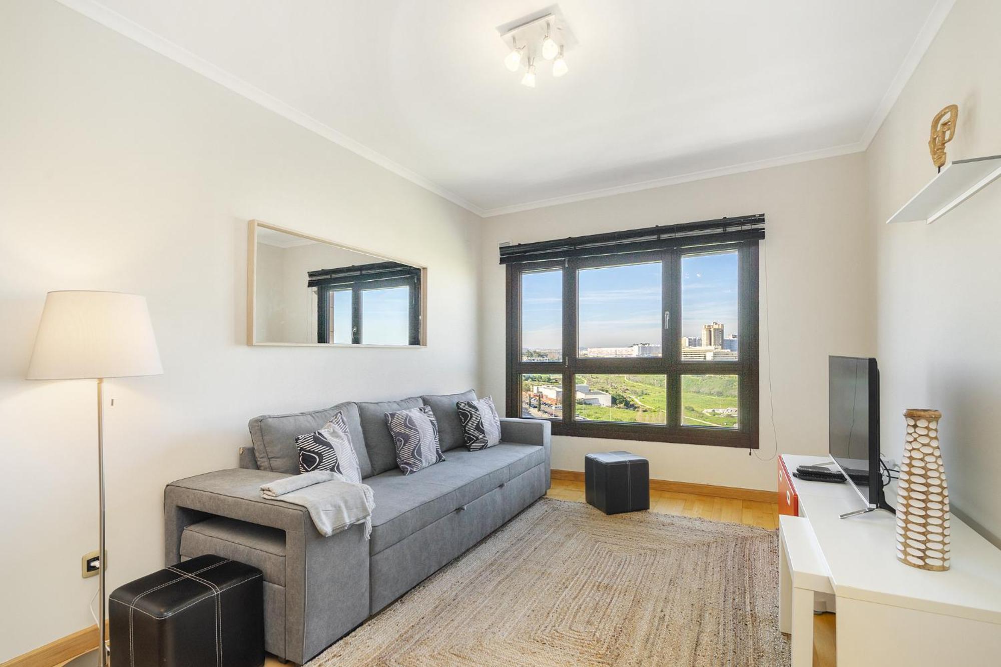 Apartment Spacious 2br With Free Parking In By Soulplaces