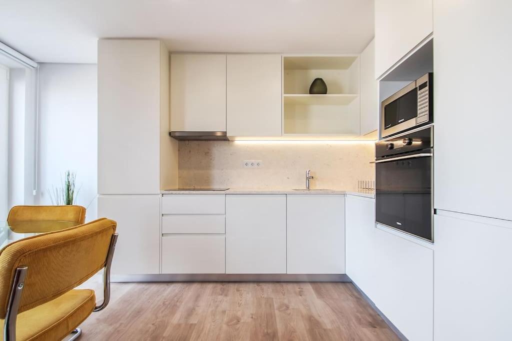 Outstanding Liberdade Spacious 2 Bedroom W Ac