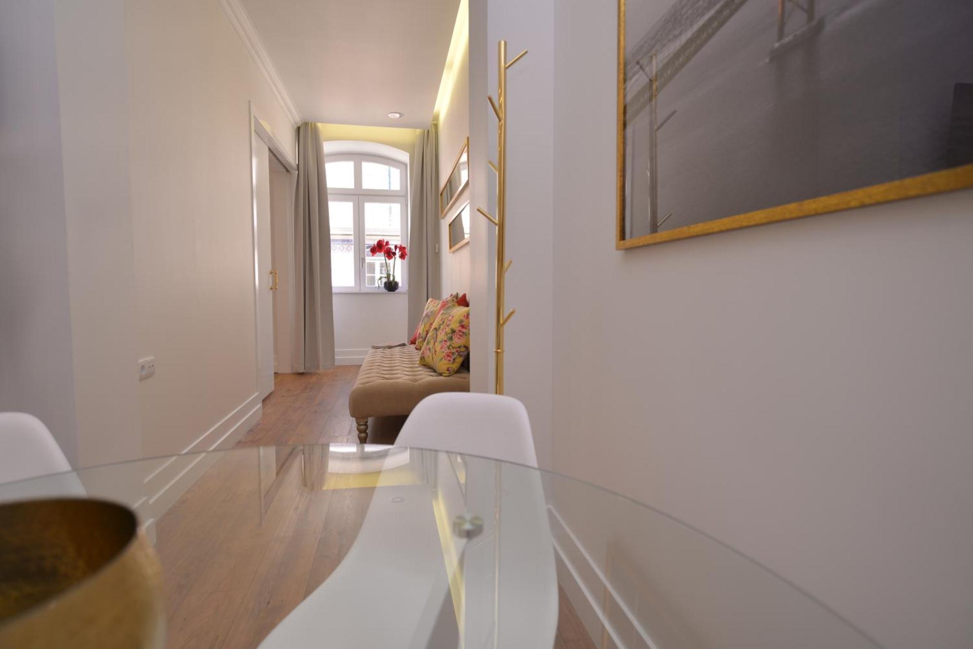Gold 37399al And Silver 37404al Apartamento