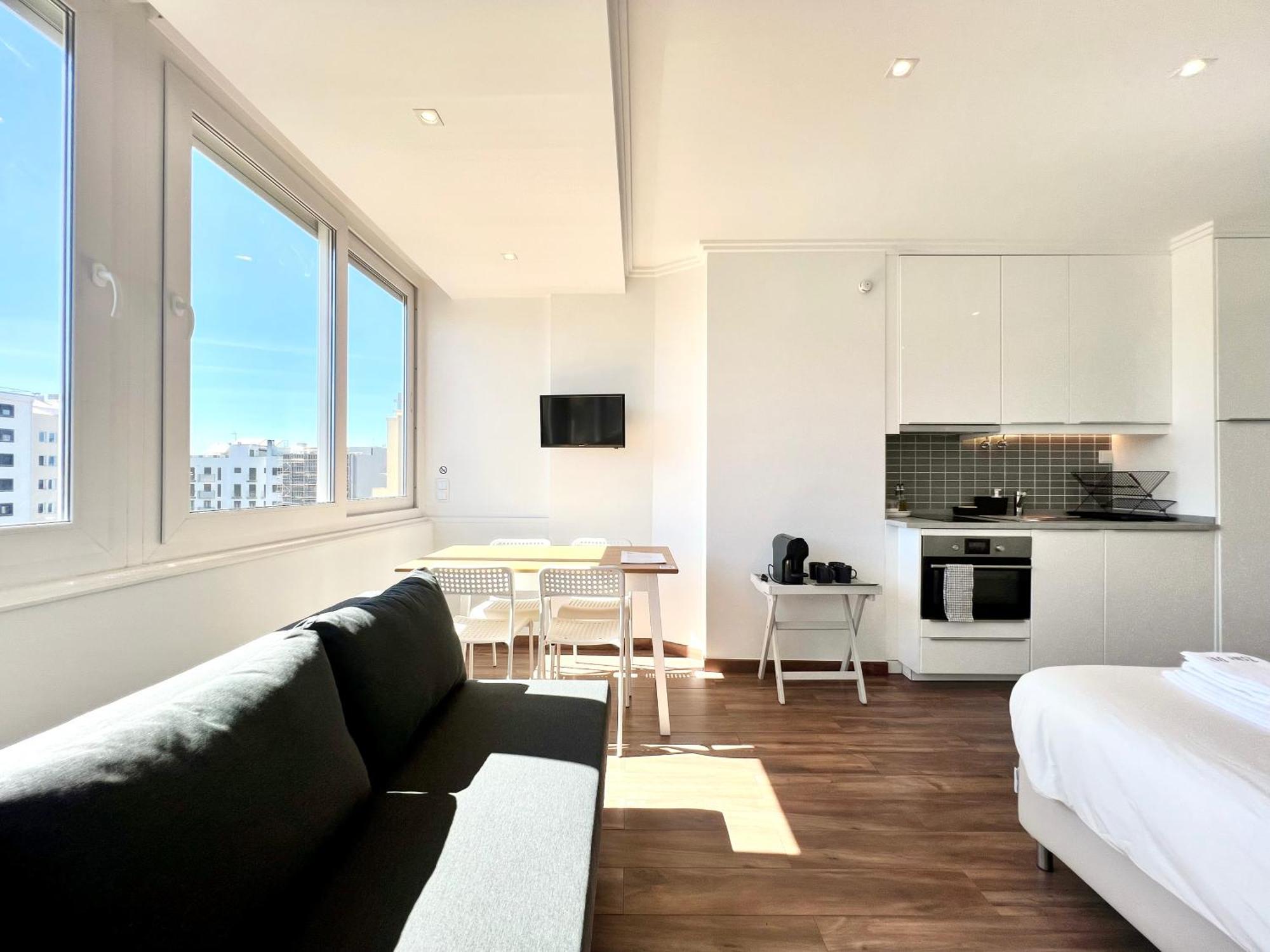 Out Saldanha Apartment Lisbon