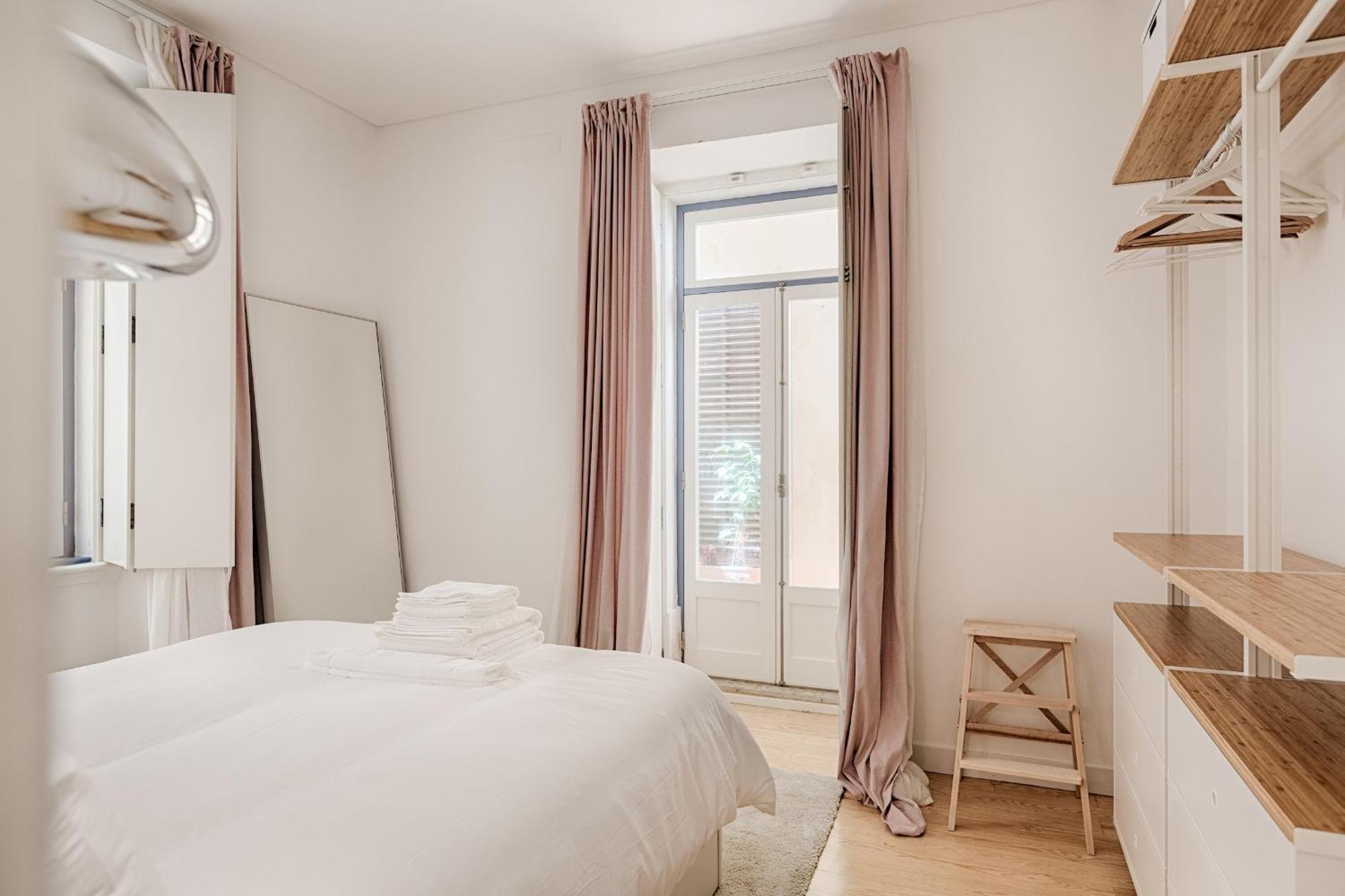 Romantic Gem In Alfama Apartment
