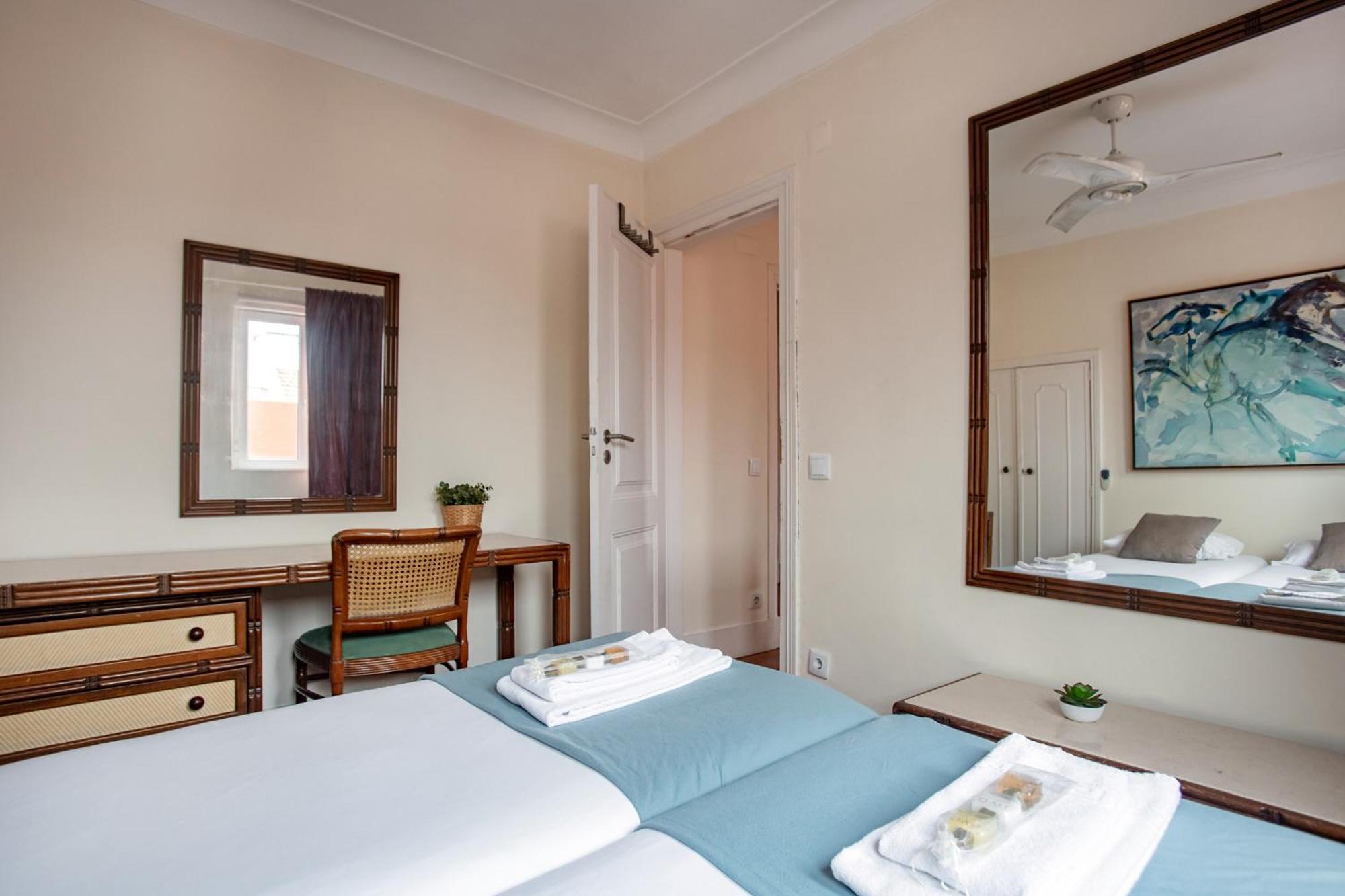 Large Family Flat In Campo De Ourique Gasthof Lissabon