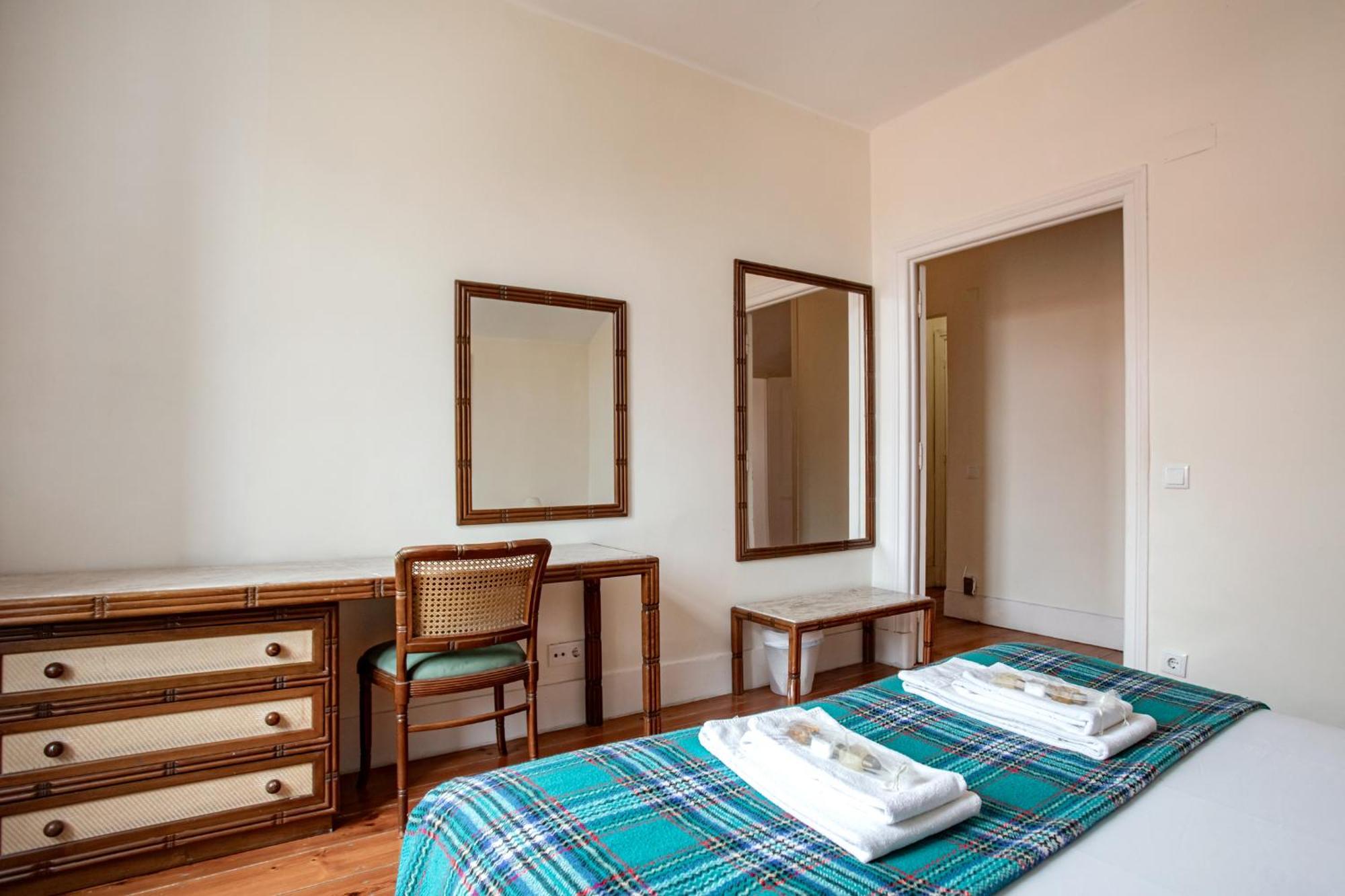 Gasthof Large Family Flat In Campo De Ourique *