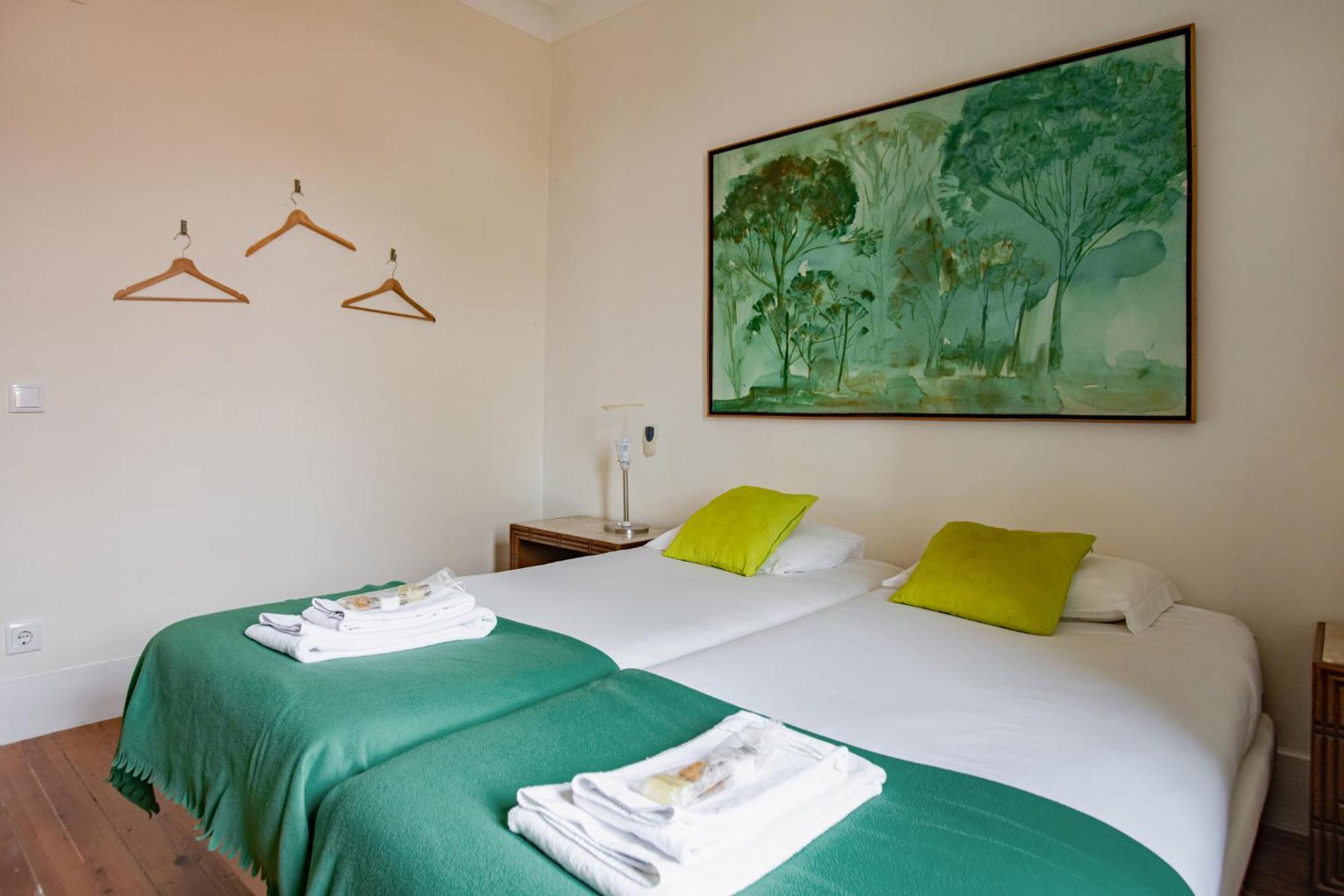 Large Family Flat In Campo De Ourique Gasthof Lissabon