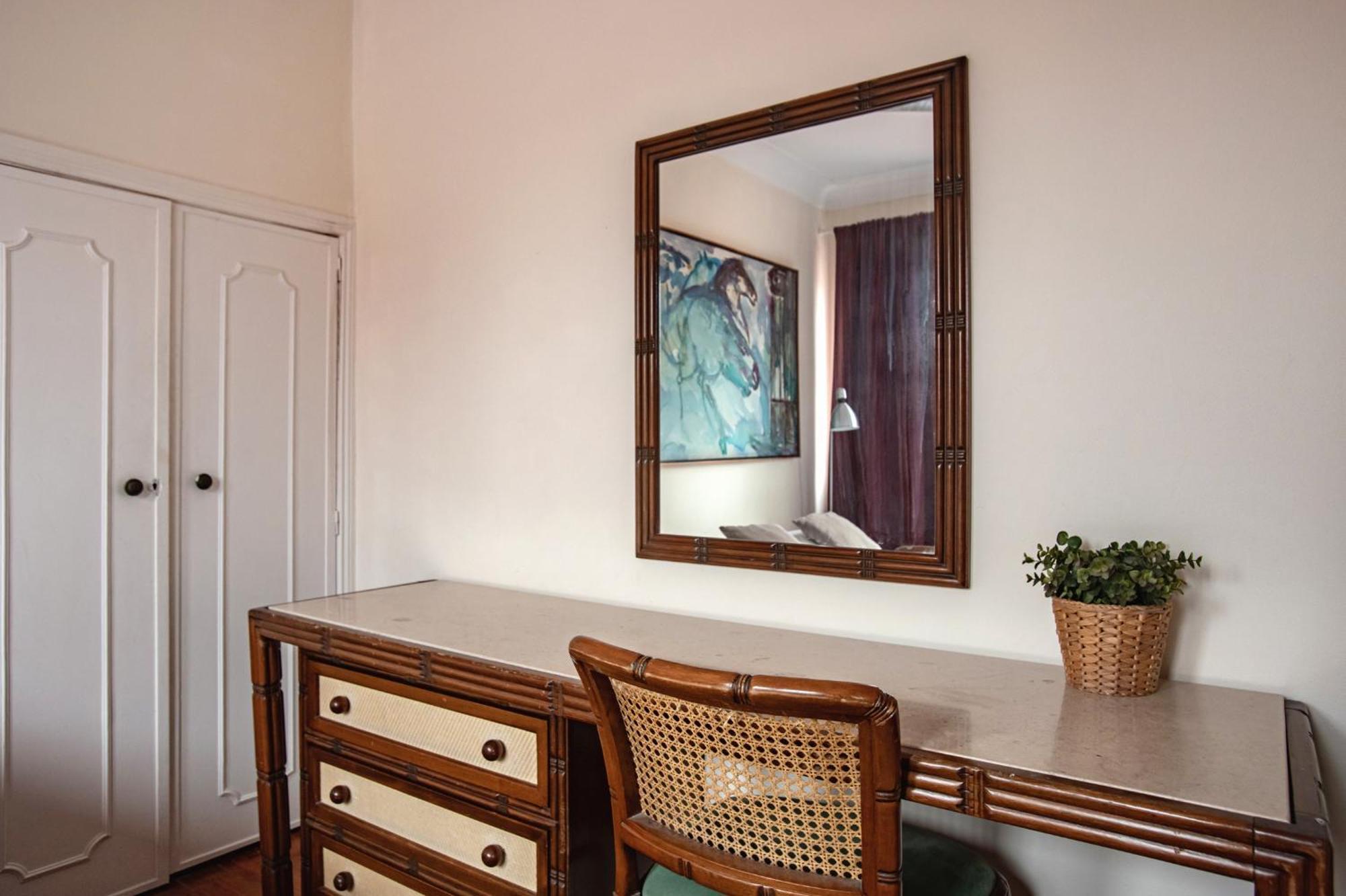 Large Family Flat In Campo De Ourique Gasthof Lissabon