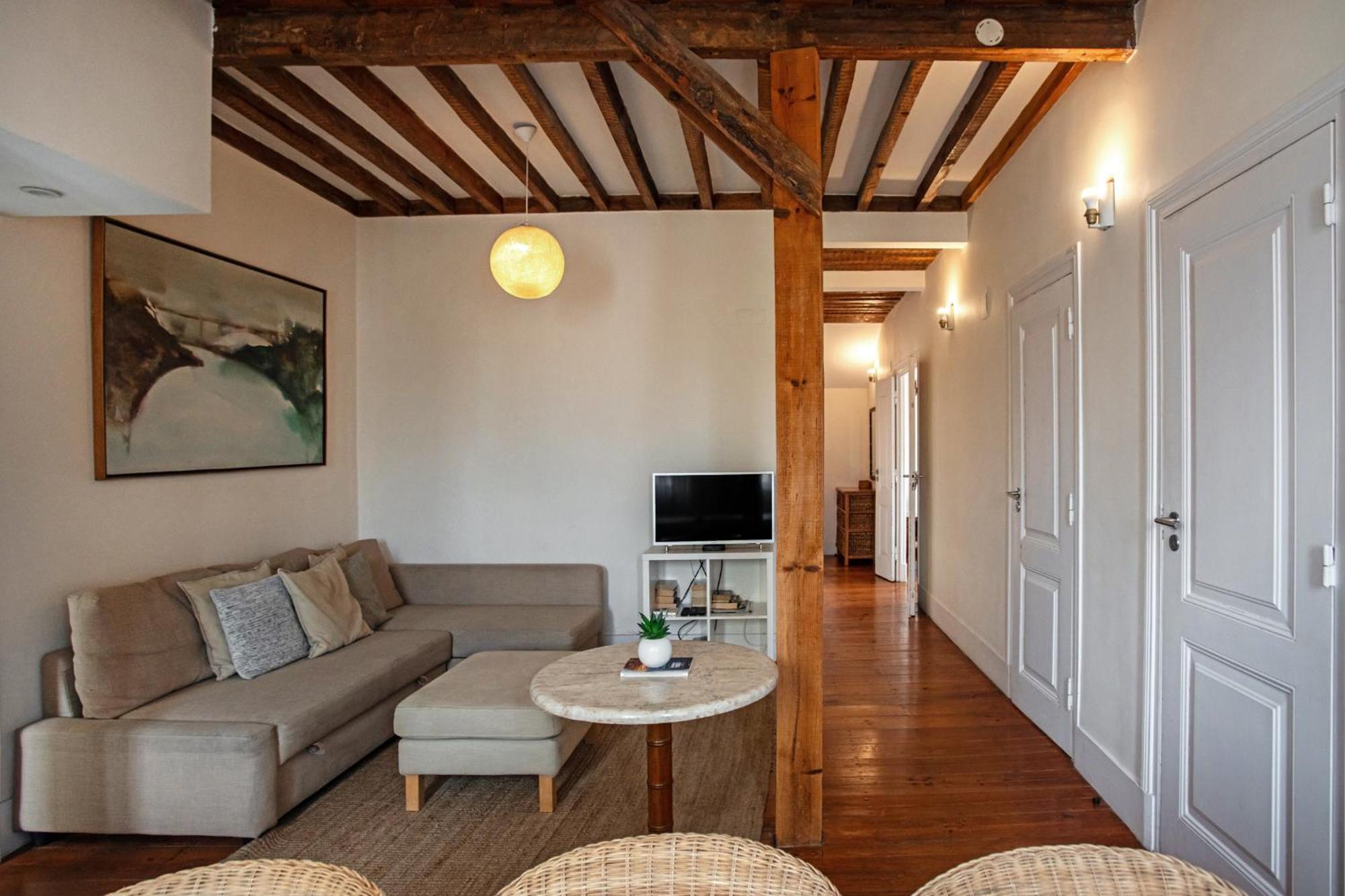 Large Family Flat In Campo De Ourique * Lissabon
