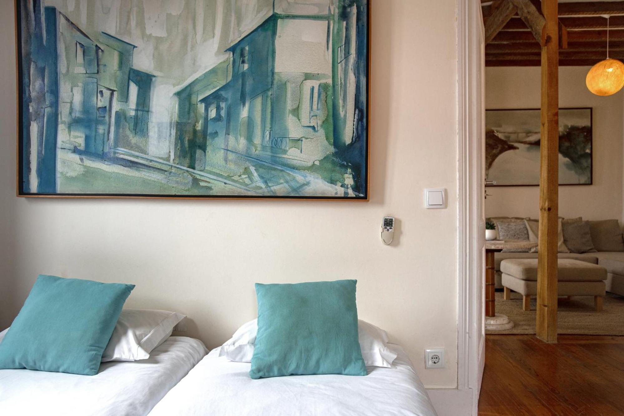 Large Family Flat In Campo De Ourique * Lissabon