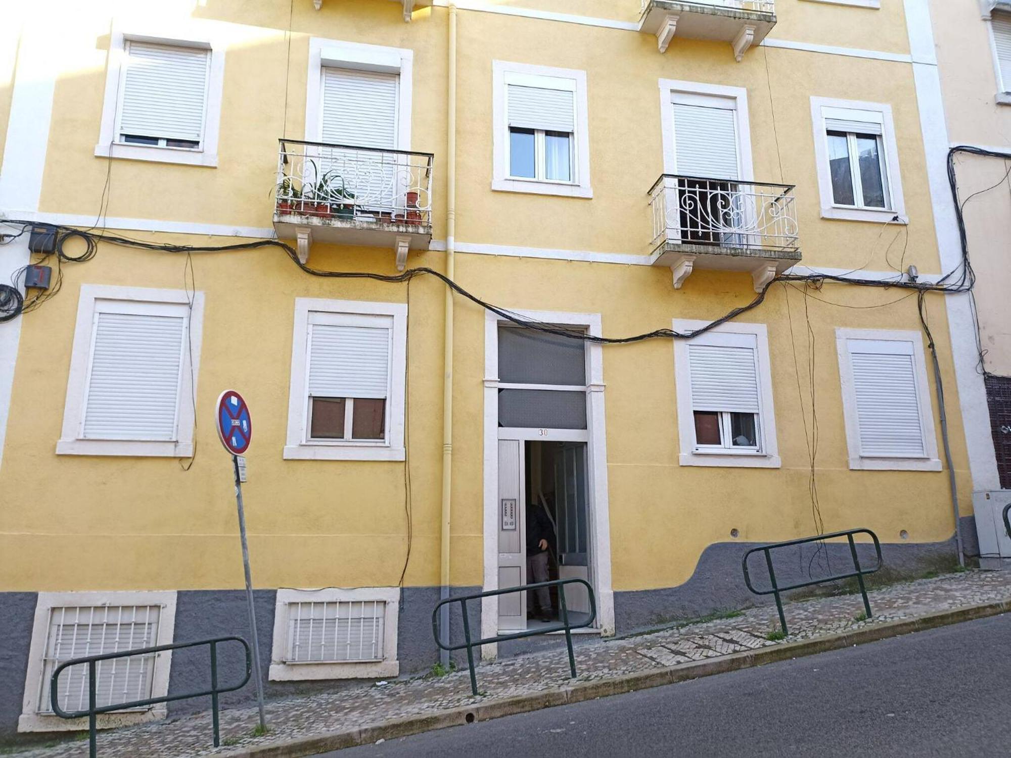 Charming Flat With 2 Bedrooms On Lisbon's 7th Hill Lissabon