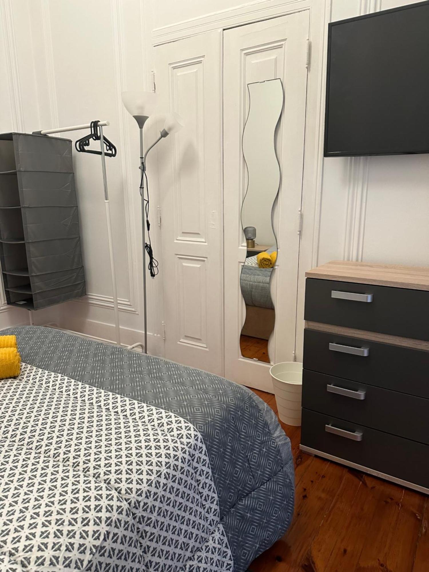 Quarto em Acomodações Particulares Garden Campo De Ourique - *