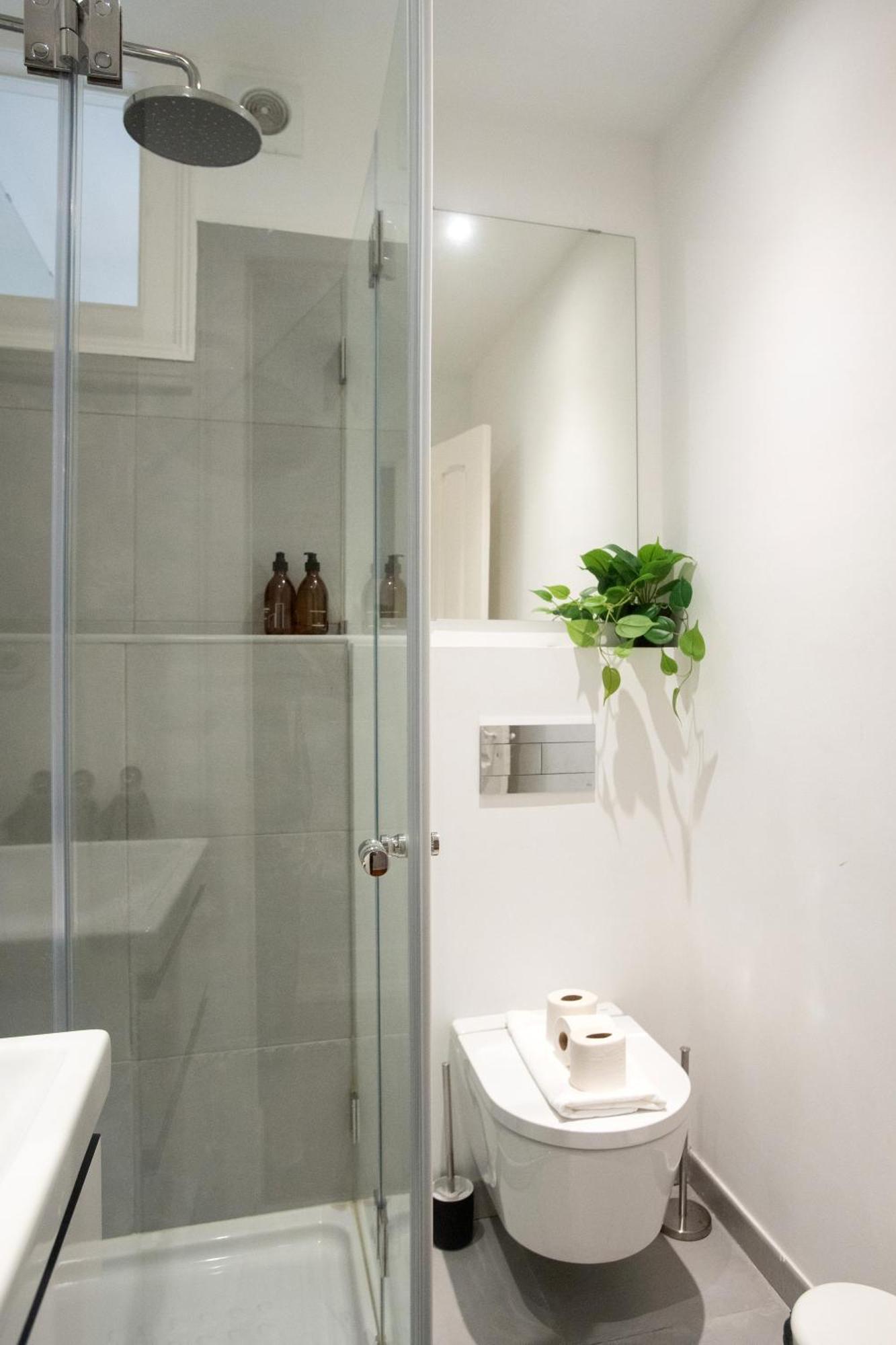 Charming 3-bedroom Retreat In The Heart Of Appartement *