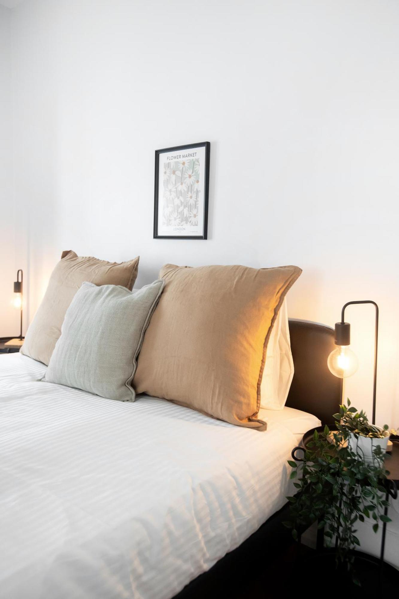 Charming 3-bedroom Retreat In The Heart Of *