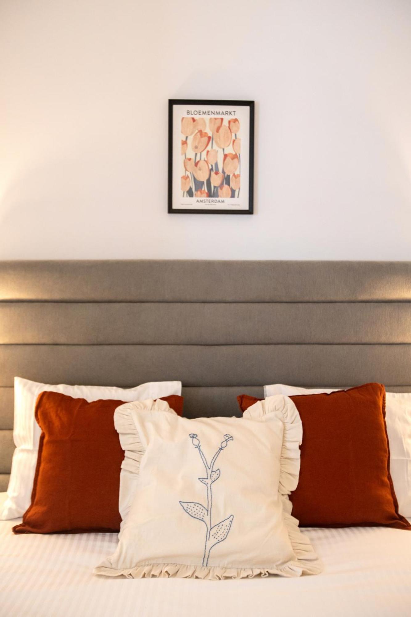 Appartement Charming 3-bedroom Retreat In The Heart Of *