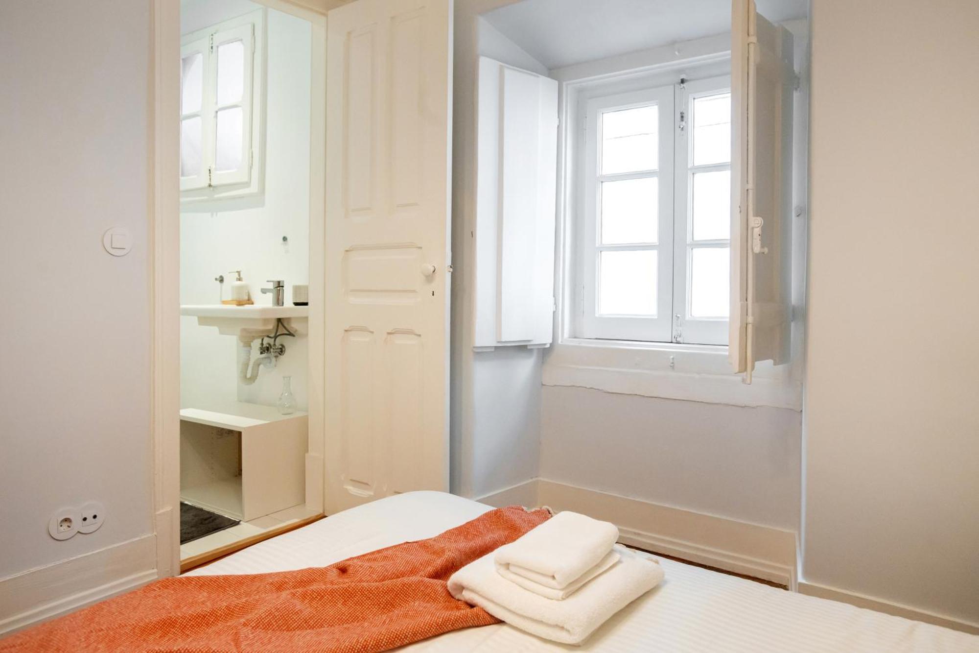 Charming 3-bedroom Retreat In The Heart Of Appartement Lisboa