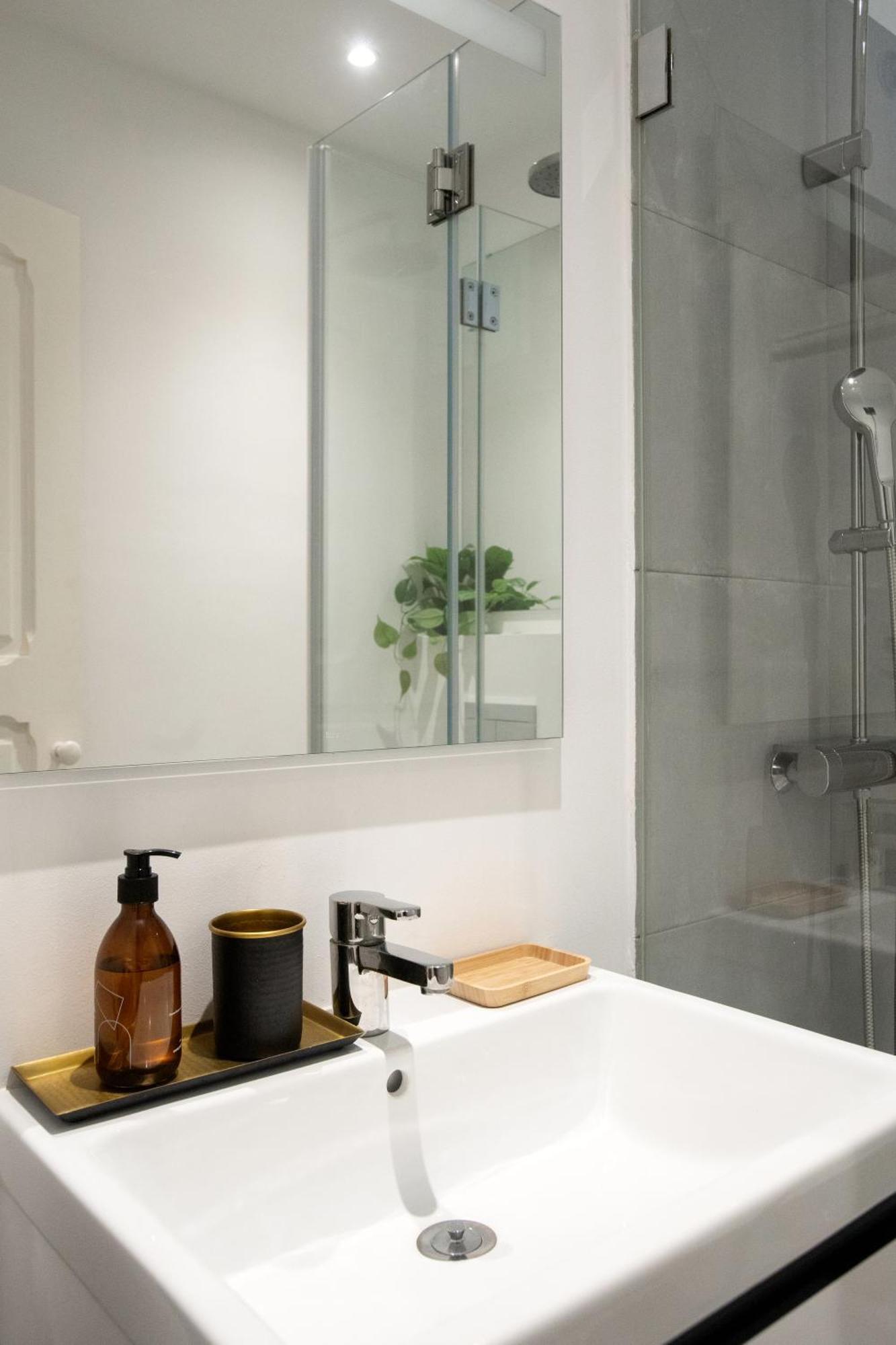 Charming 3-bedroom Retreat In The Heart Of Appartement *
