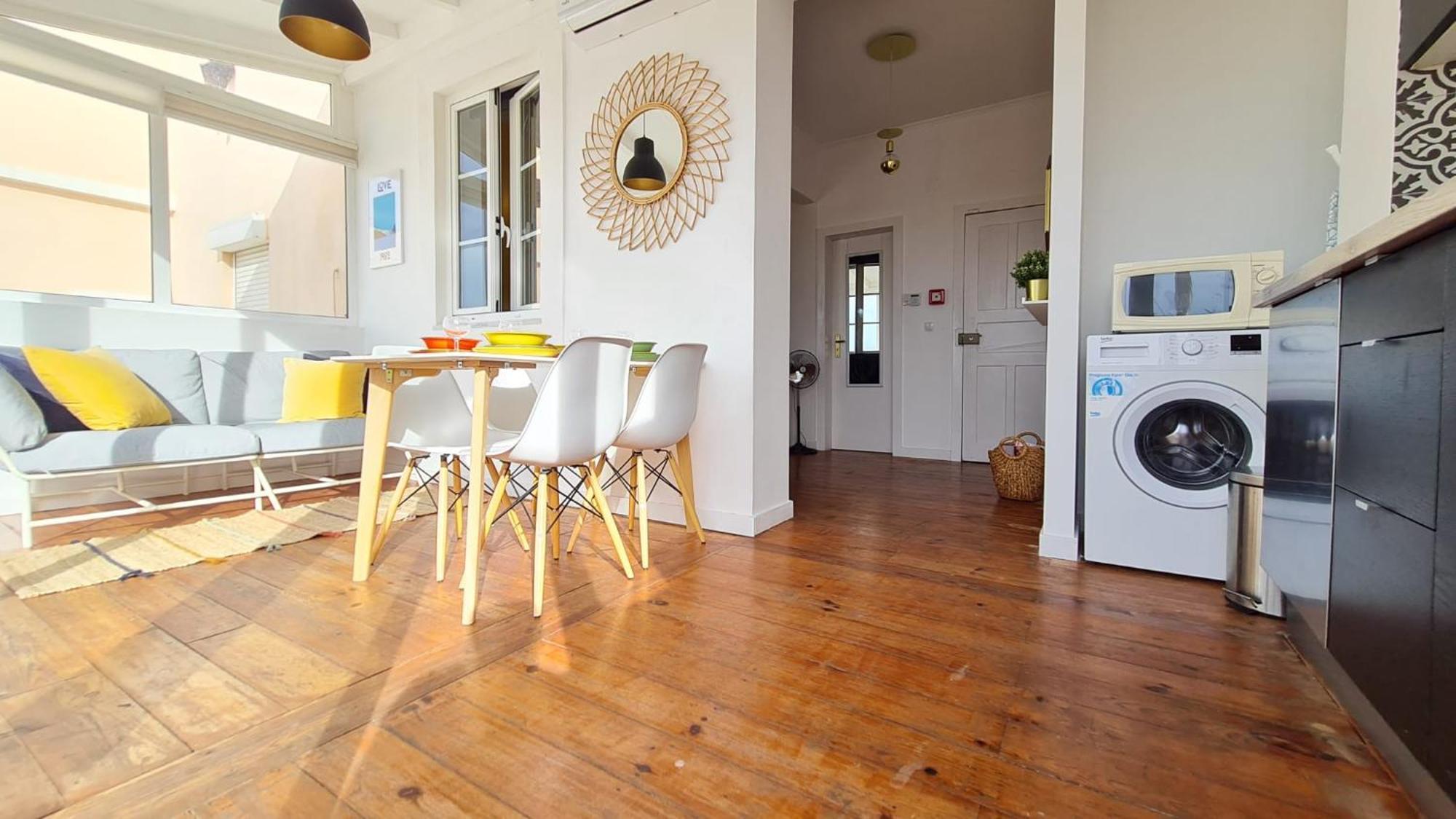 Happy - With A View, Private Terrace & Ac Appartement