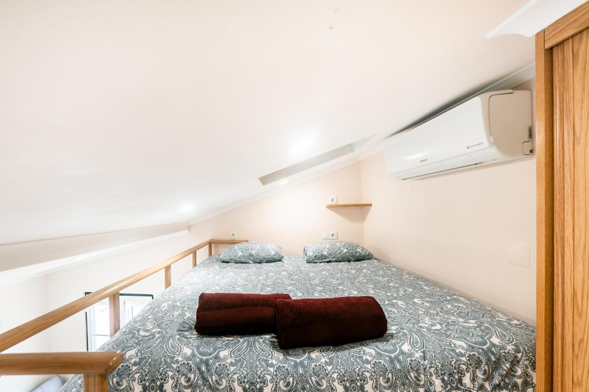 Cozy Yellow House Bairro Alto Vakantiehuis
