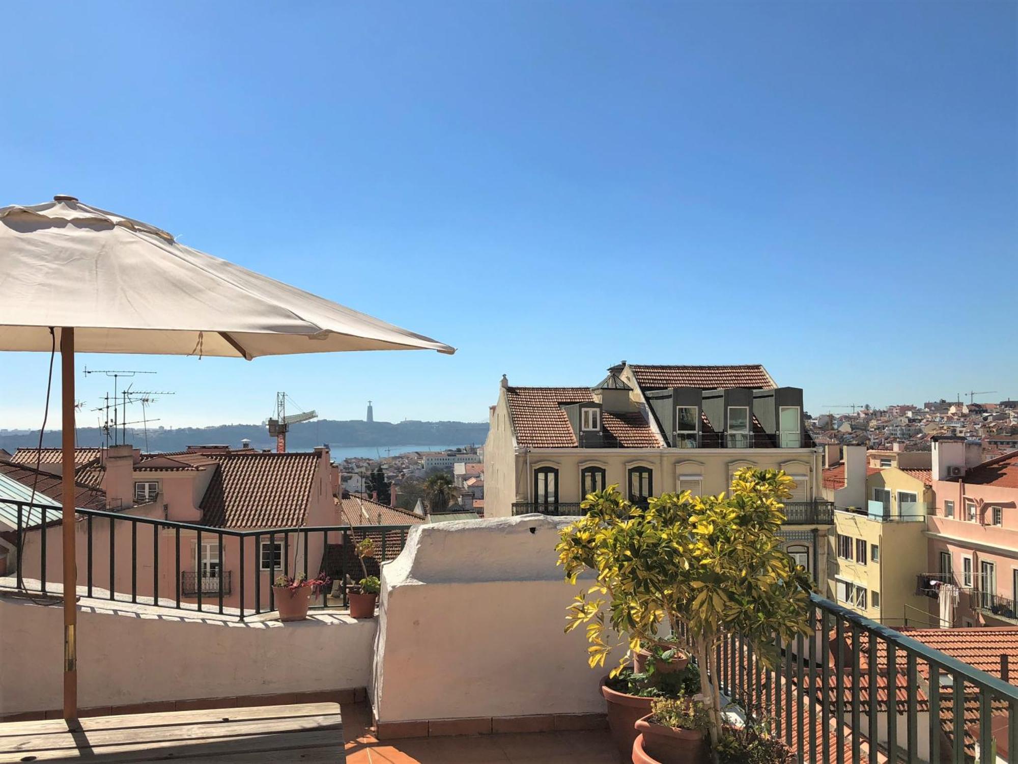 Apartamento Sm3 Now With New Ac Rootop Terrace Bright And Cozy Pr Real Br Alto Lisboa