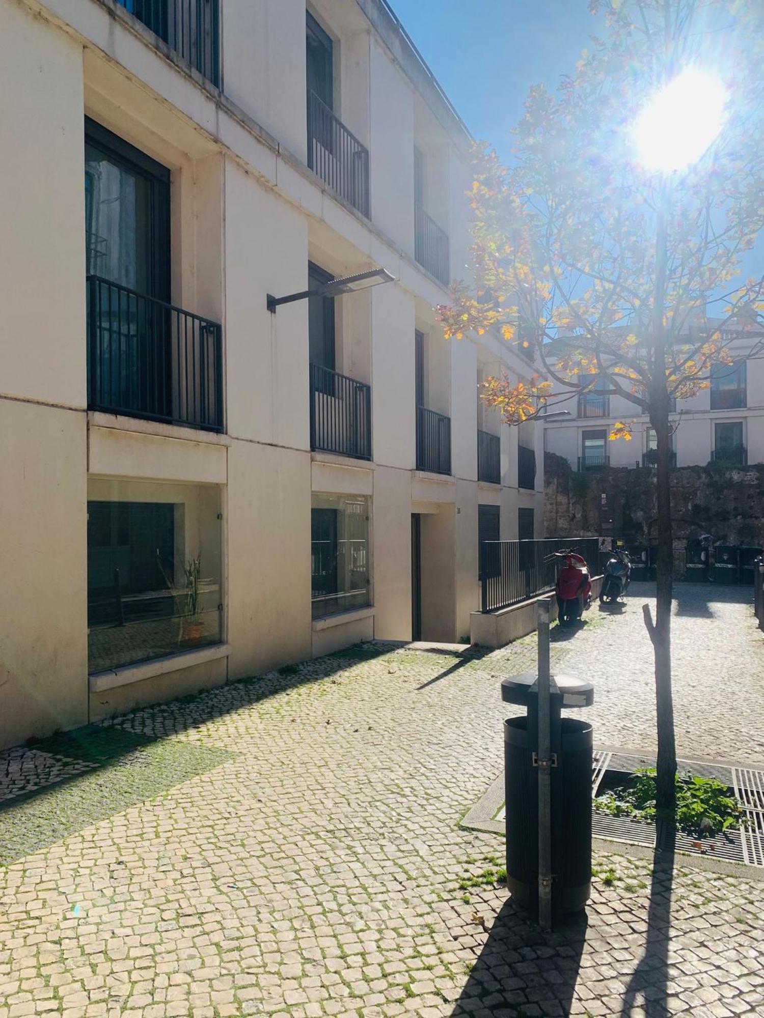 - Martim Moniz And Garage Lissabon