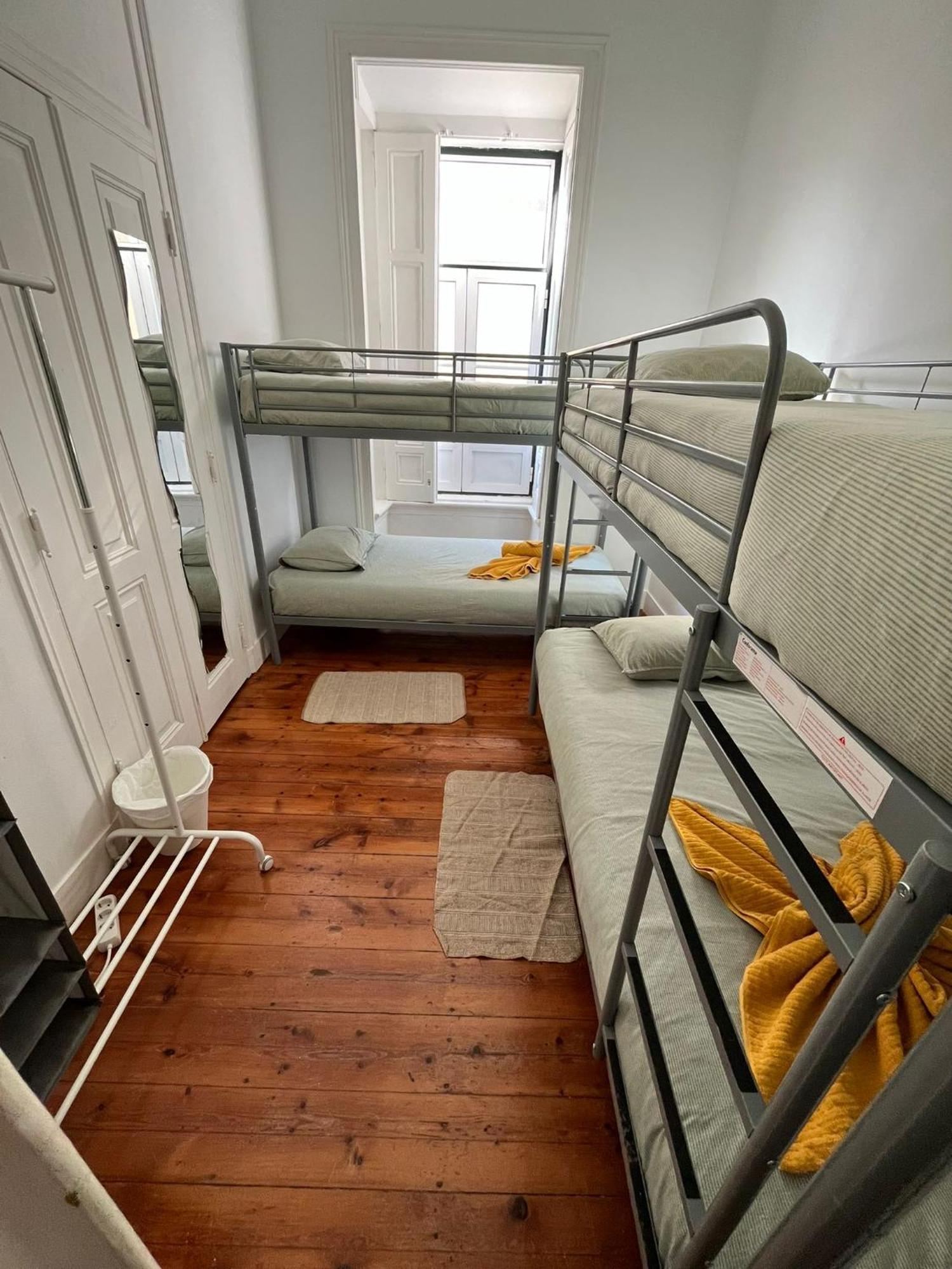 Quarto em Acomodações Particulares Garden Campo De Ourique - *