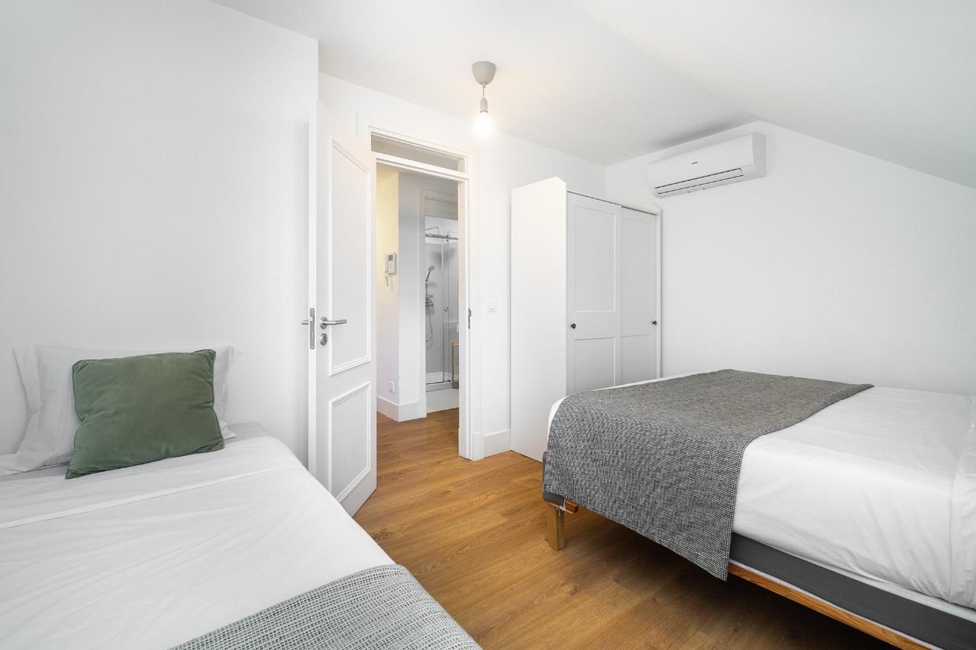 Modern By Soulplaces Apartment