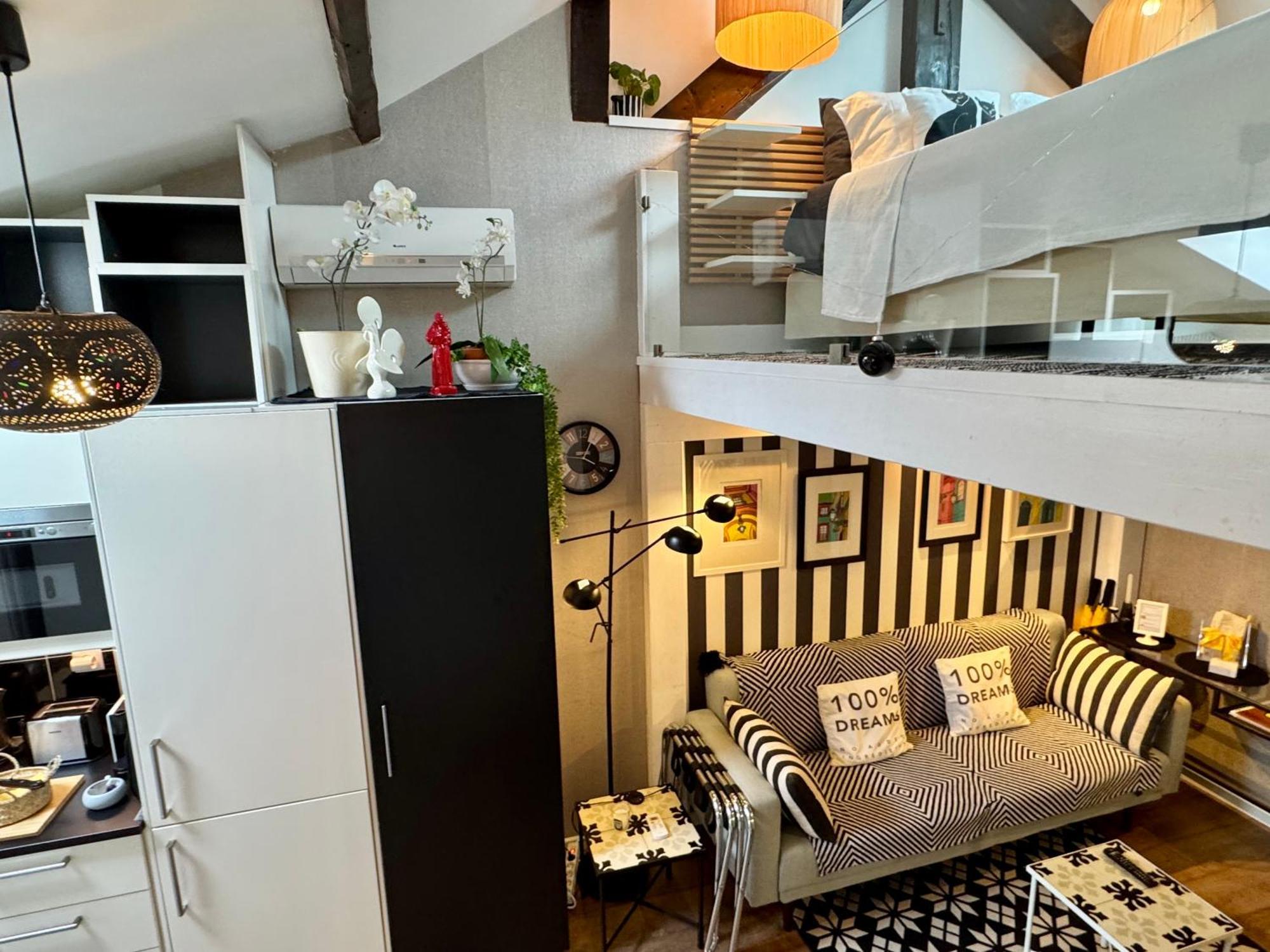 Apartment With Mezzanine Rua Da Moeda