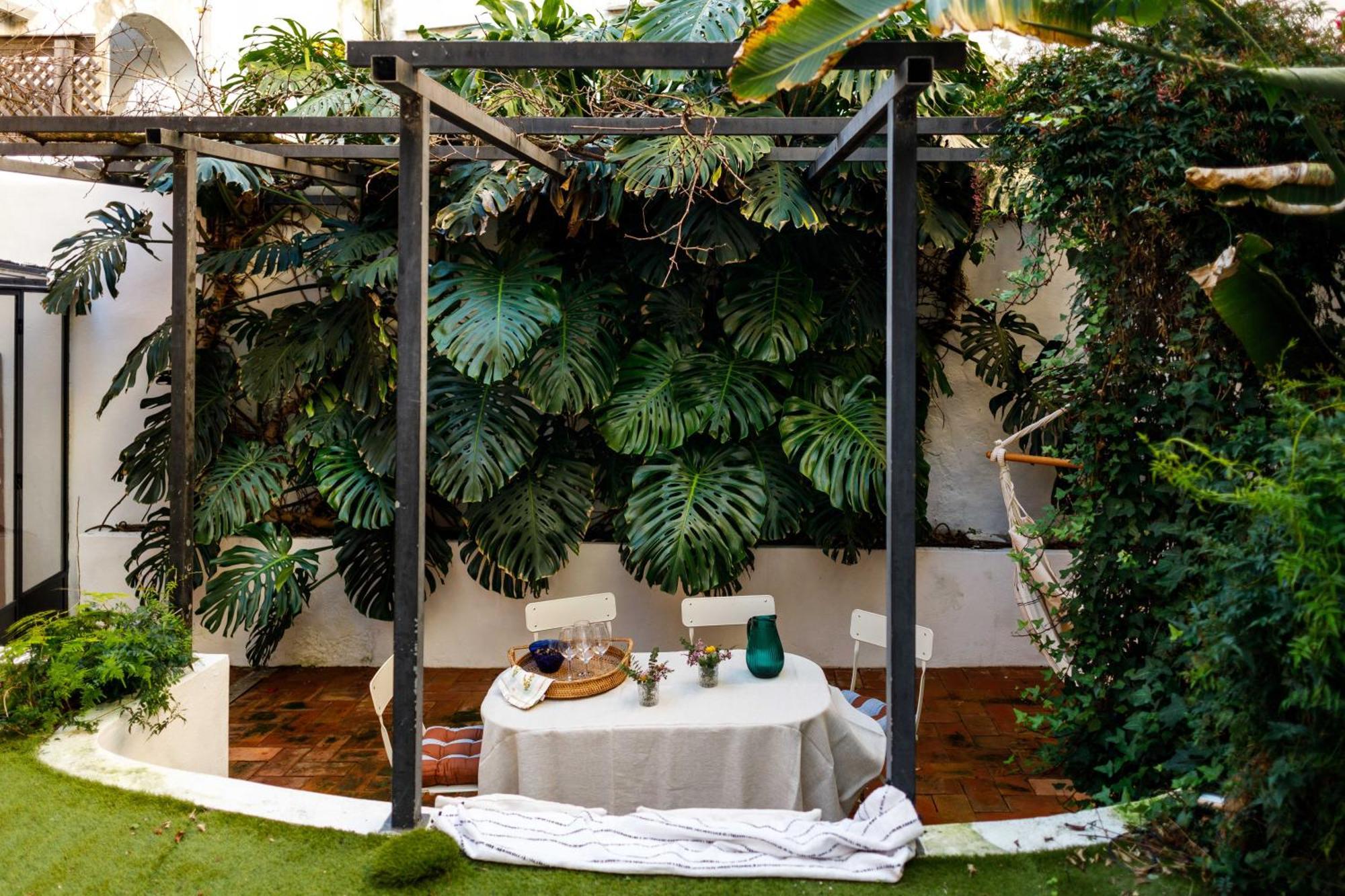 Pool & Garden In The Heart Of Lisboa