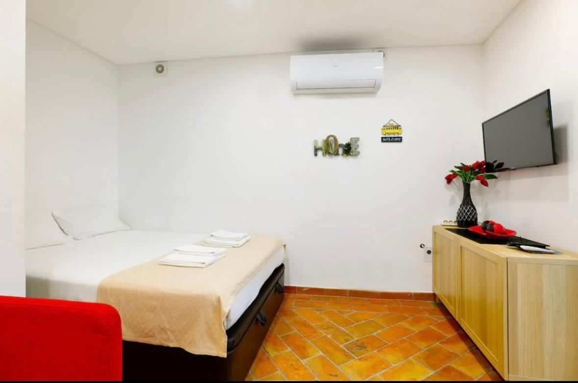 Homey Haven With A Rustic Charm Appartement Lisboa