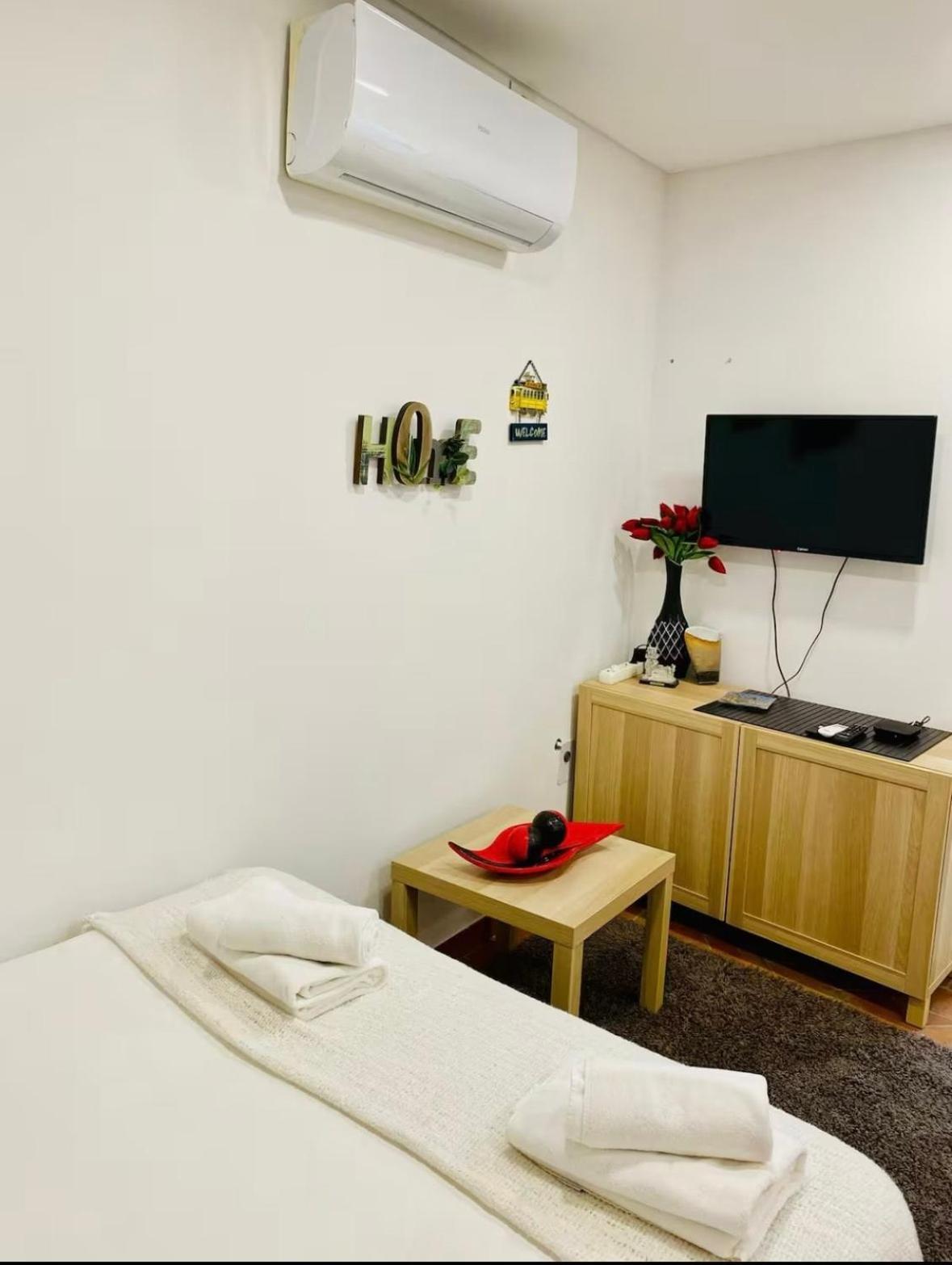 Homey Haven With A Rustic Charm Appartement Lisboa