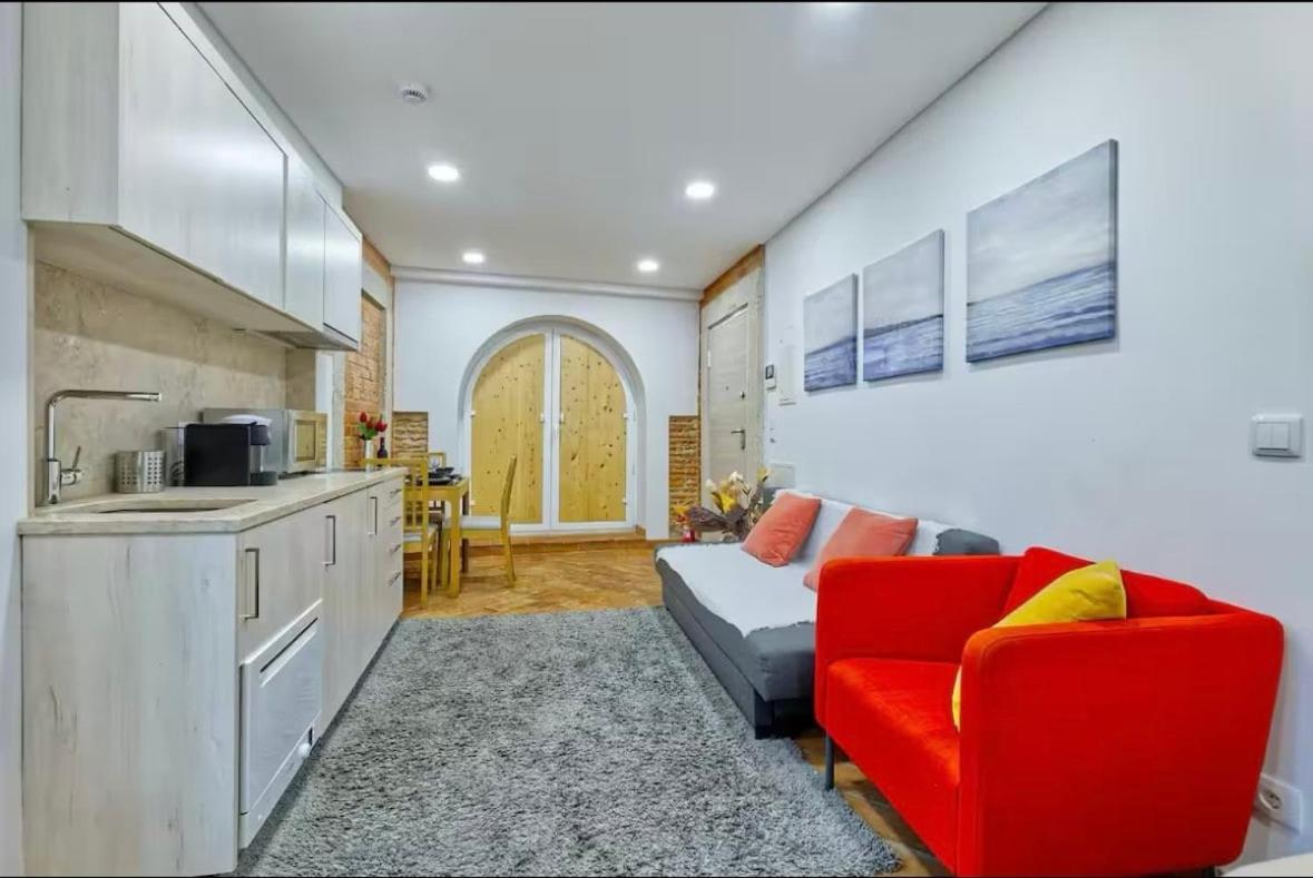 Homey Haven With A Rustic Charm Lisboa