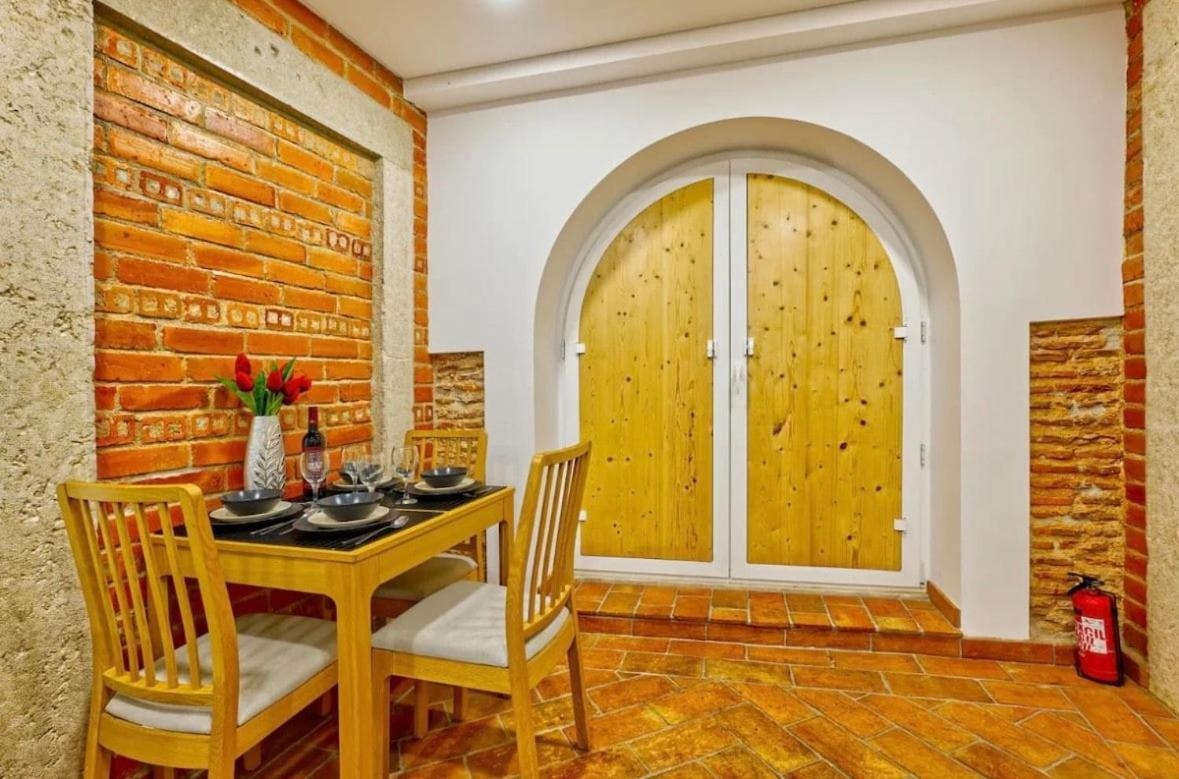 Homey Haven With A Rustic Charm Appartement