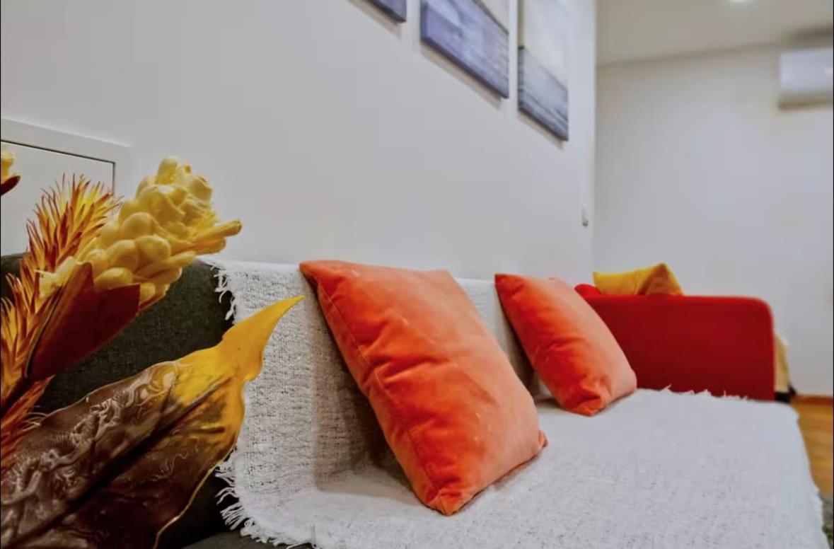 Homey Haven With A Rustic Charm Appartement Lisboa