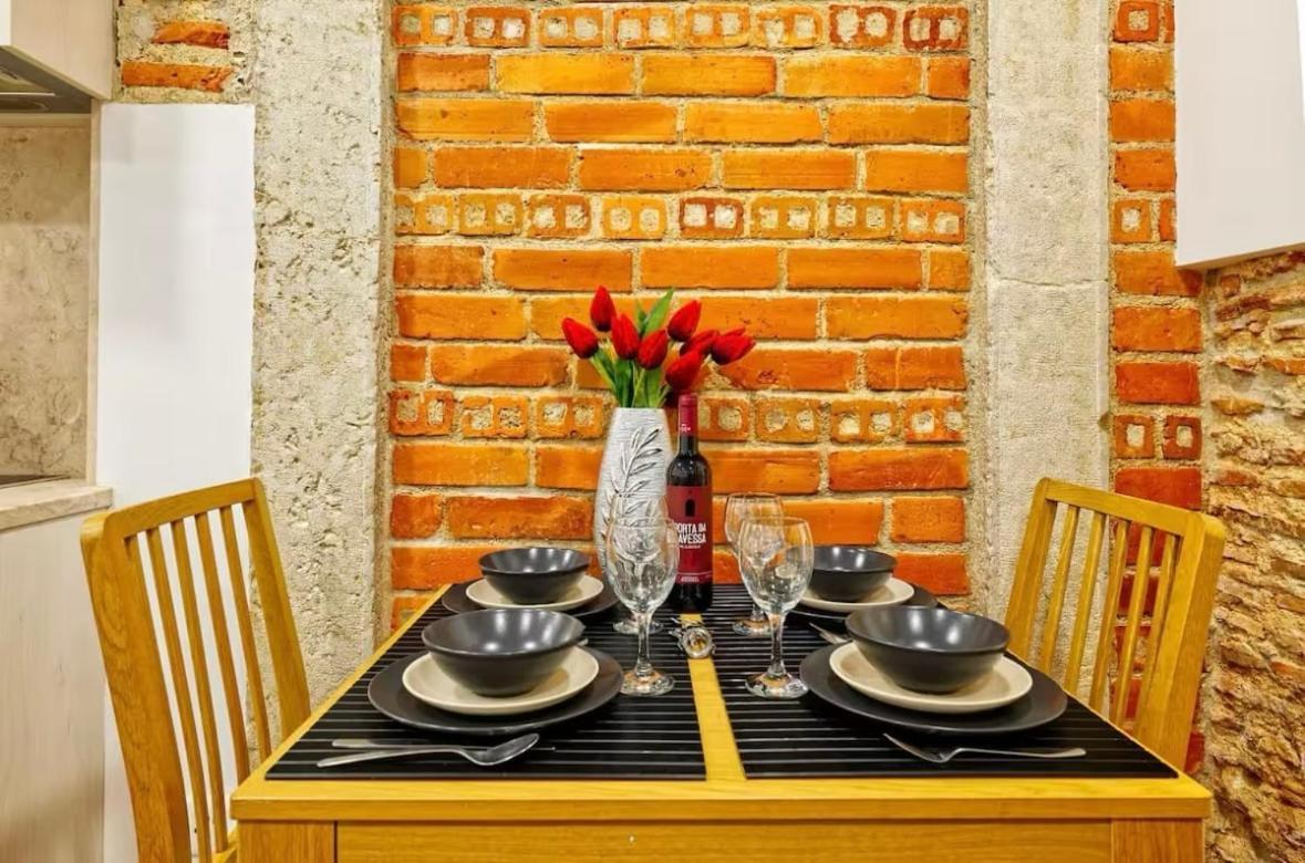 Homey Haven With A Rustic Charm Lisboa