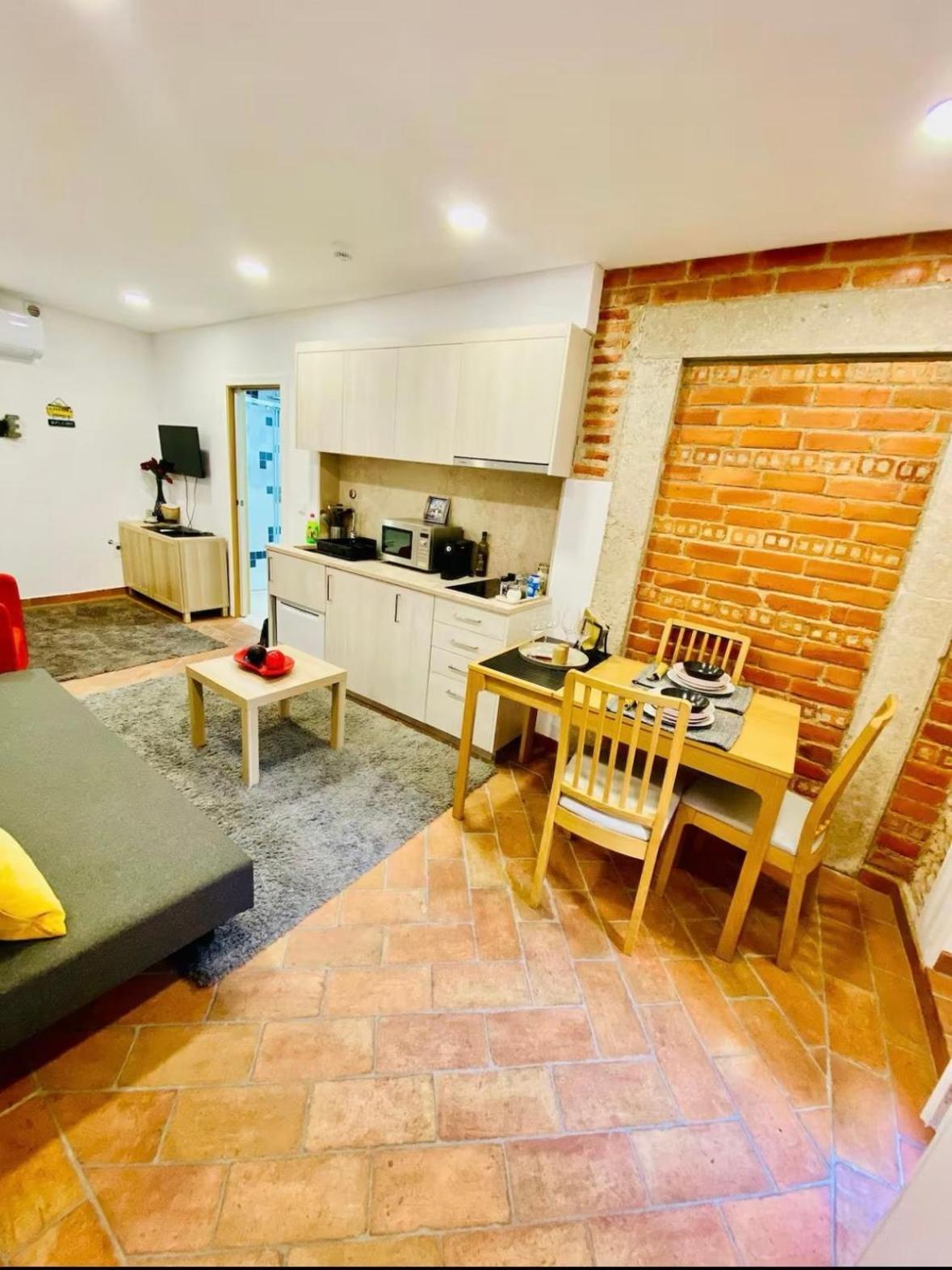 Homey Haven With A Rustic Charm Appartement