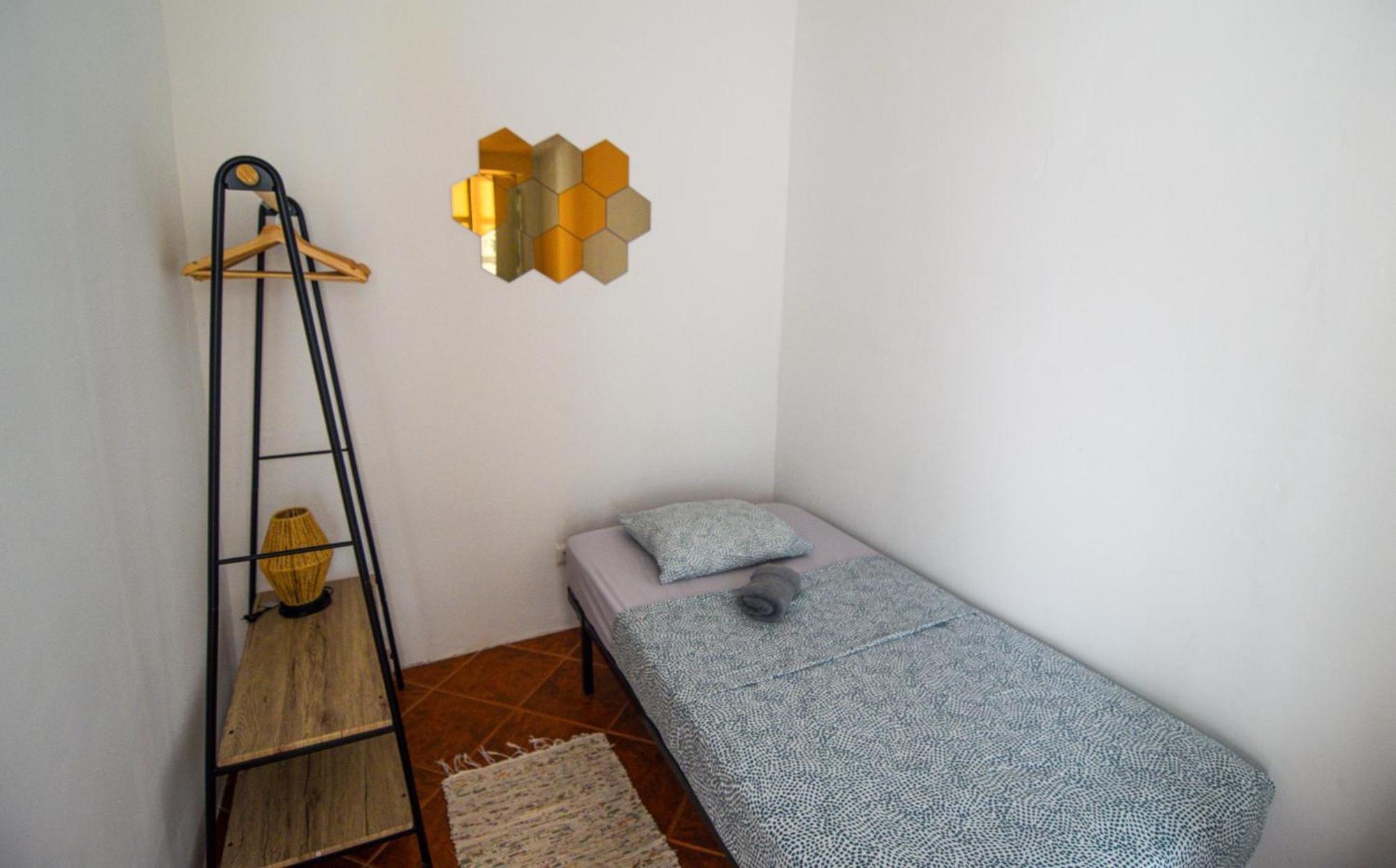 Shared With Bright Private Patio In Casa de hóspedes *