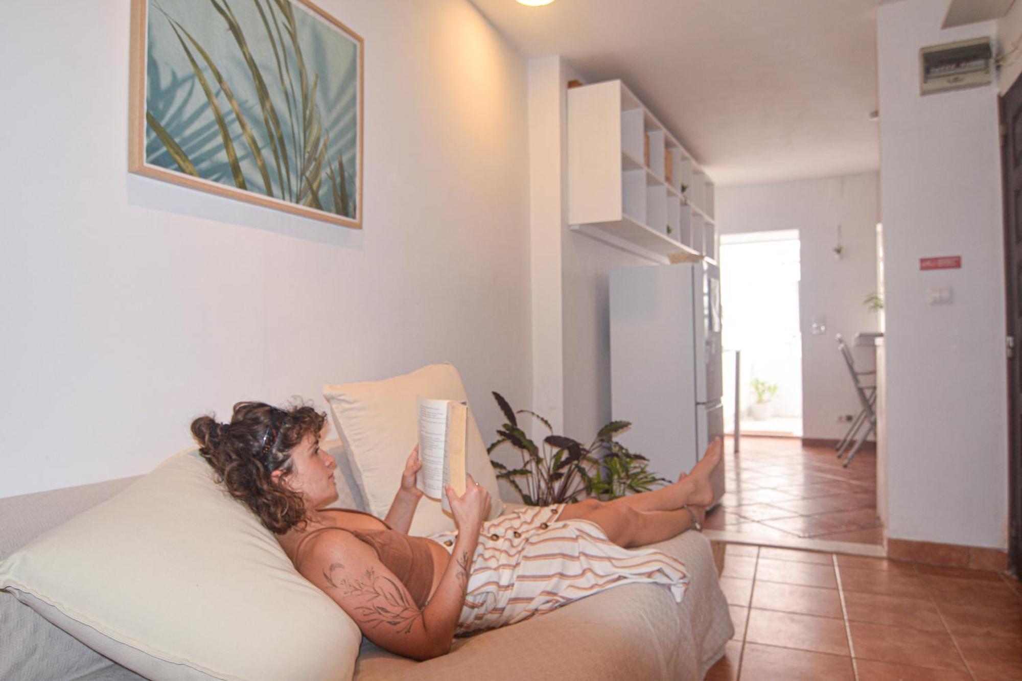 Shared With Bright Private Patio In Casa de hóspedes Lisboa