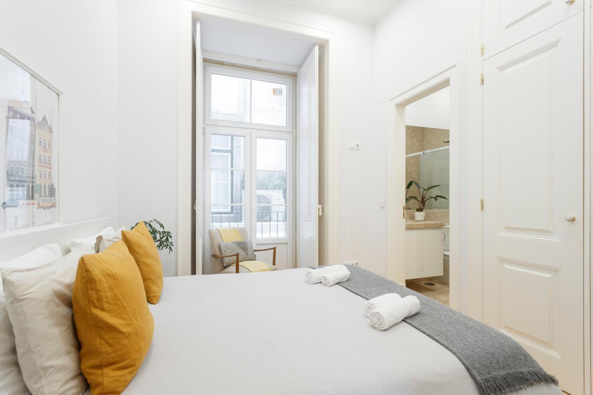 Guest house Bedrooms In Shared In Modern In Downtown