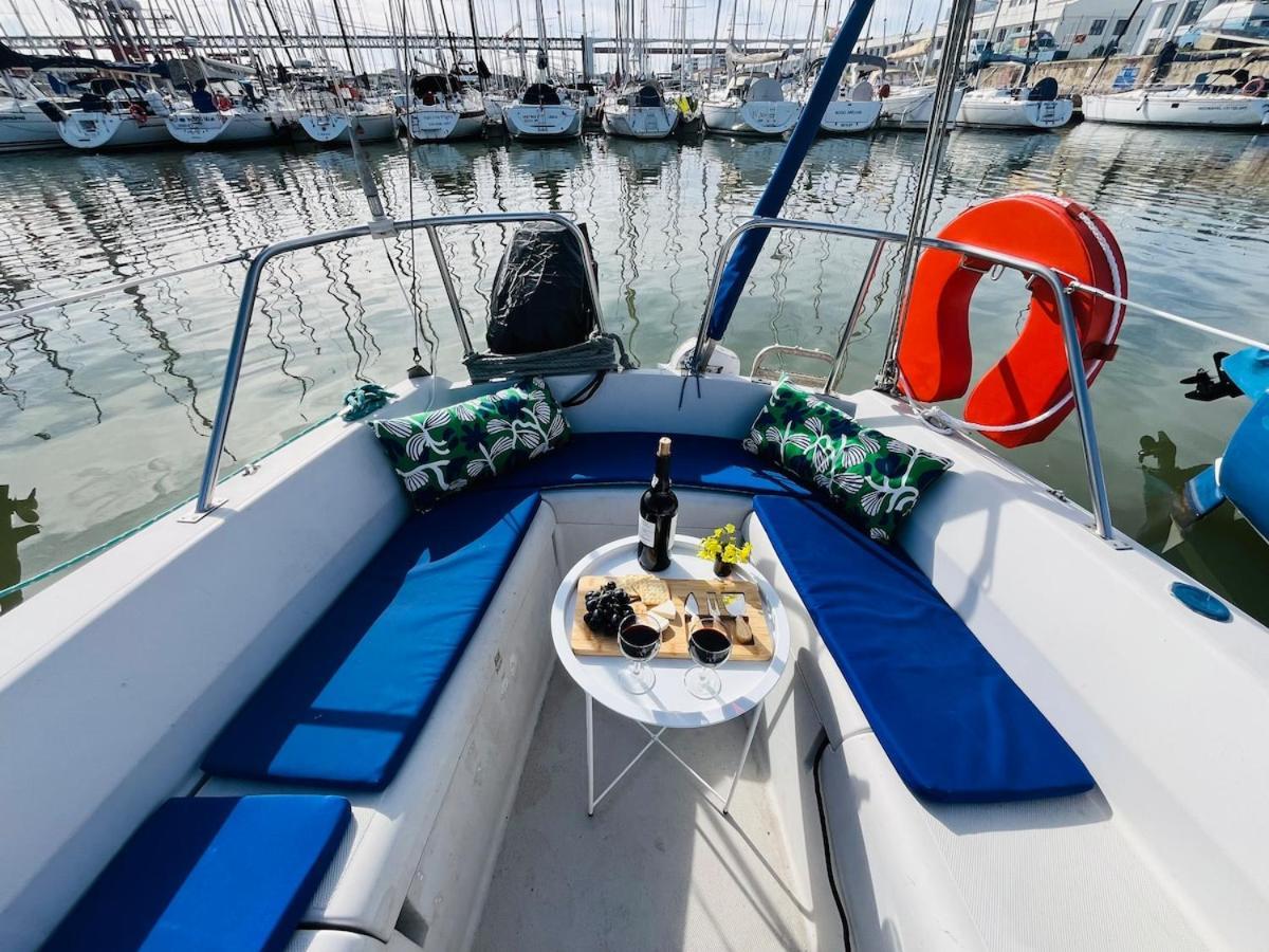 Bateau-hôtel Bacus - Your Floating Hideaway In *