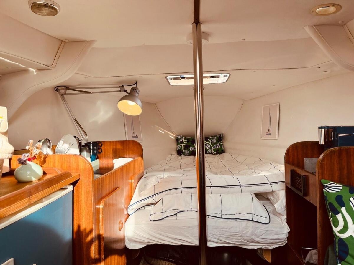 Bacus - Your Floating Hideaway In Bateau-hôtel