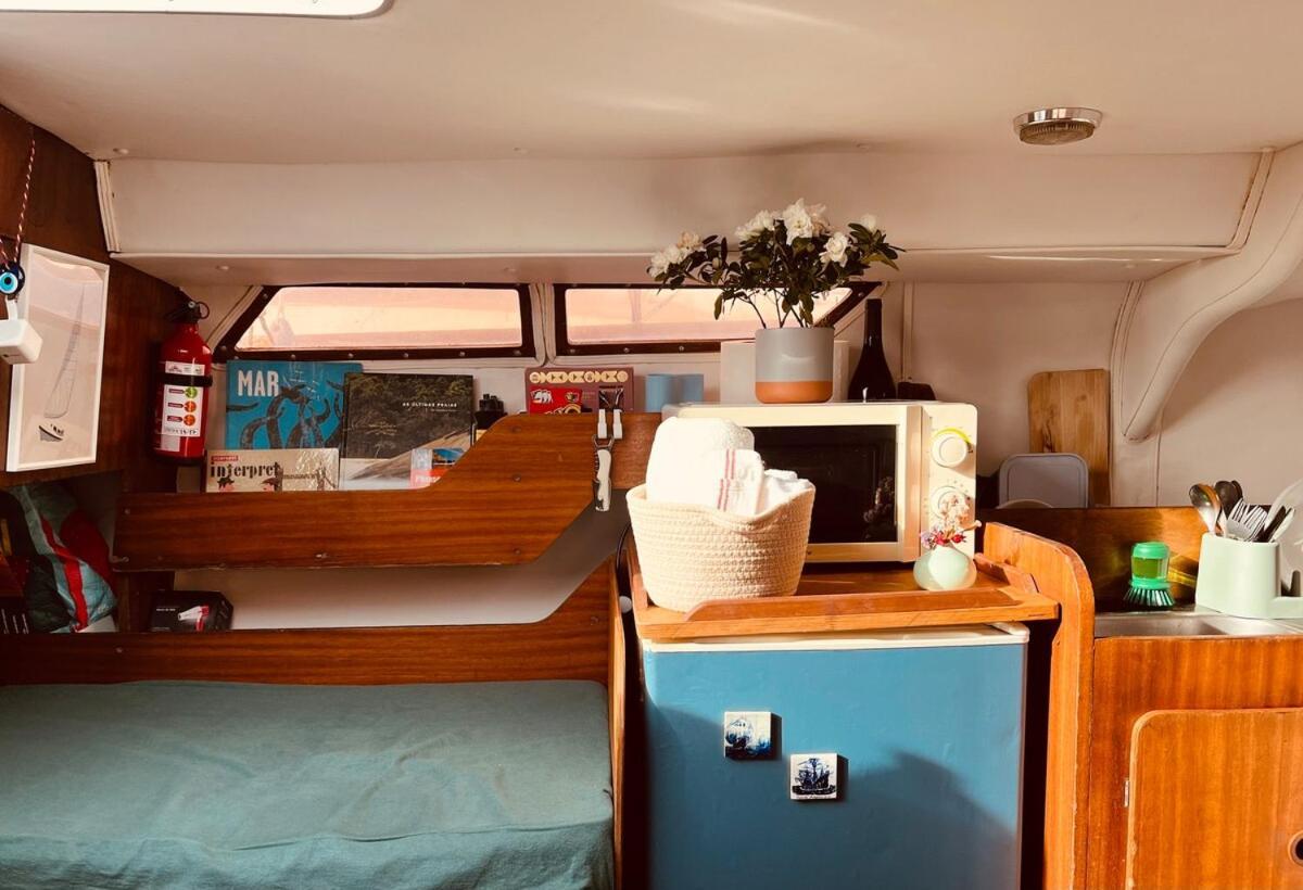 Bacus - Your Floating Hideaway In Bateau-hôtel *