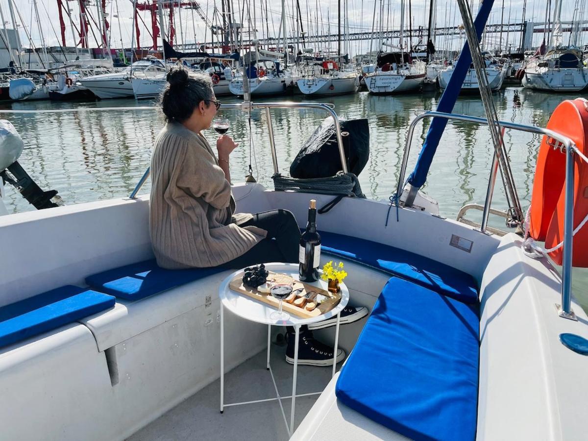 Bacus - Your Floating Hideaway In Bateau-hôtel Lisboa