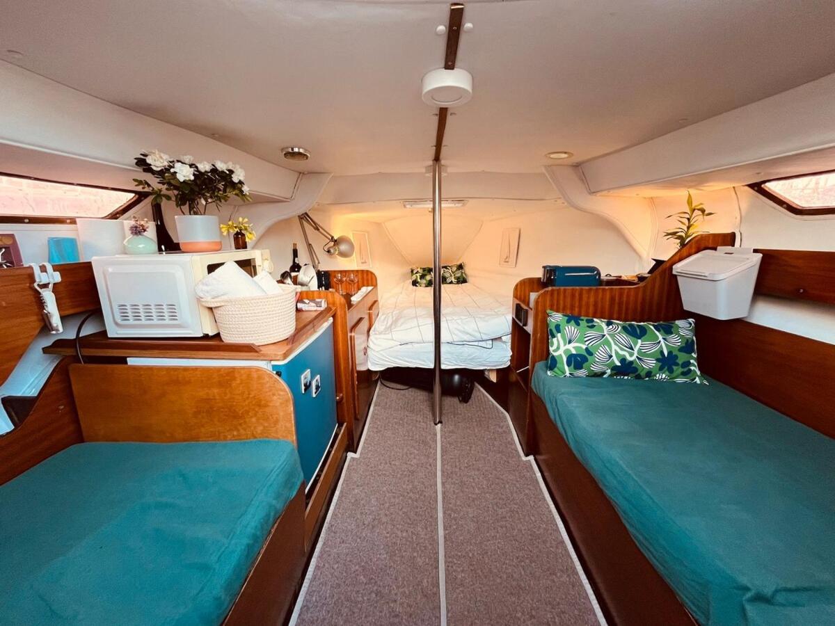 Bateau-hôtel Bacus - Your Floating Hideaway In Lisboa